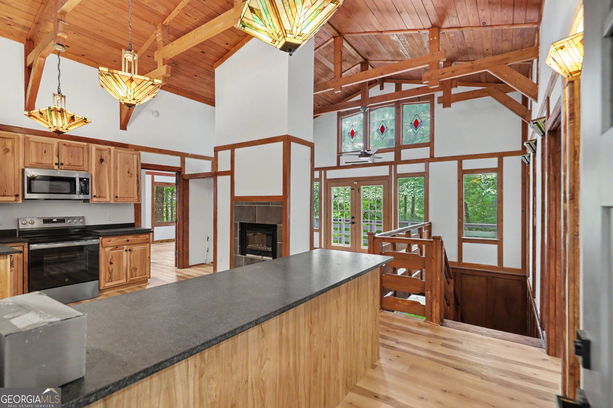 996 Crestview Drive Property Photo 8