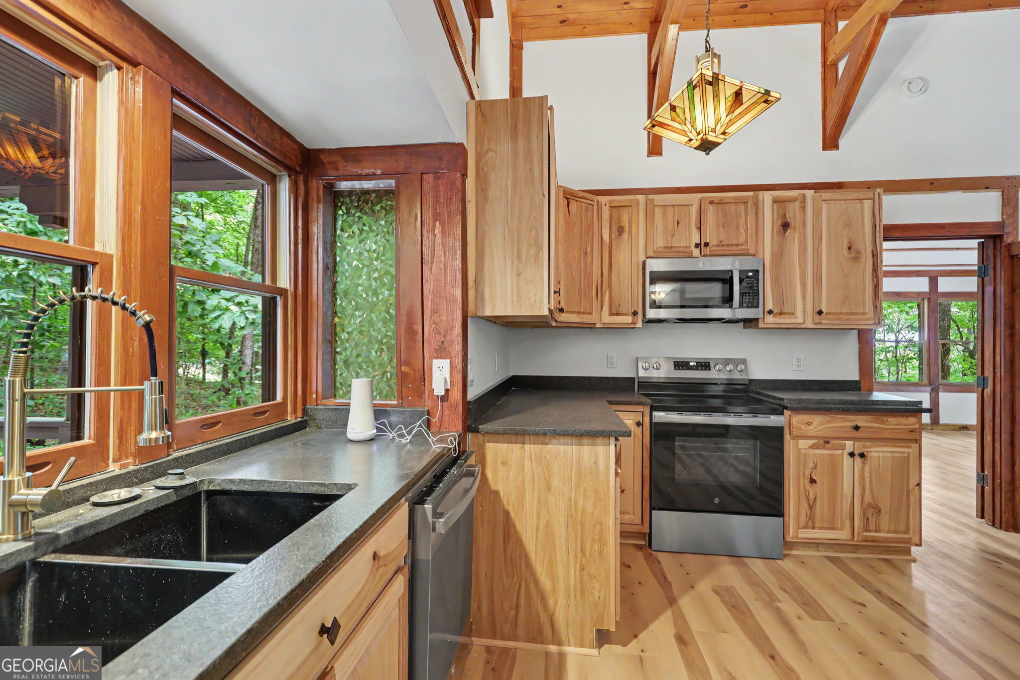 996 Crestview Drive Property Photo 11