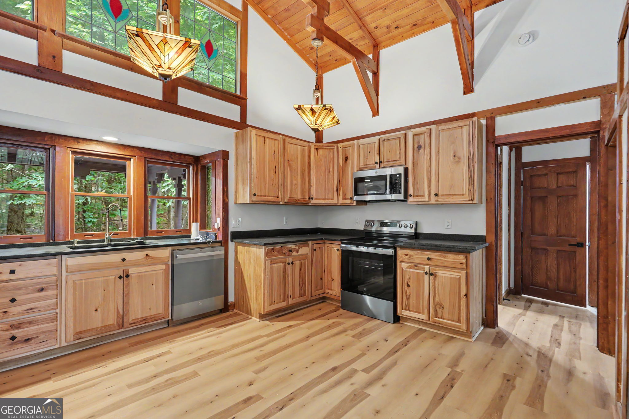 996 Crestview Drive Property Photo 12