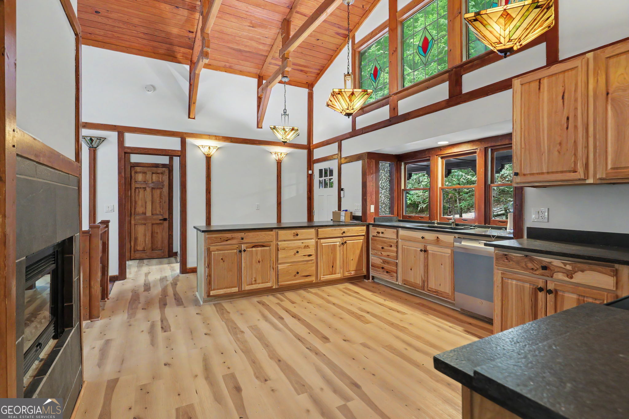 996 Crestview Drive Property Photo 13