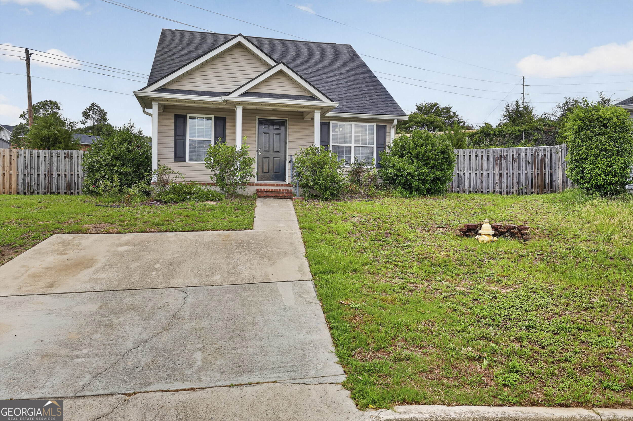 2123 Whitney South Drive Property Photo 1