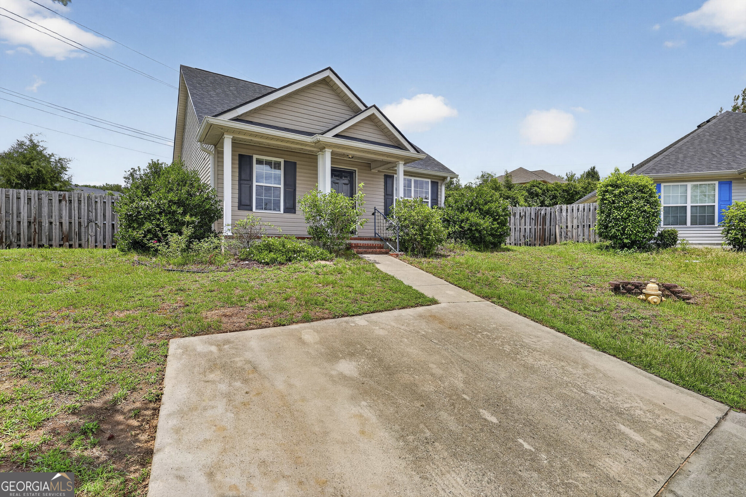 2123 Whitney South Drive Property Photo 2