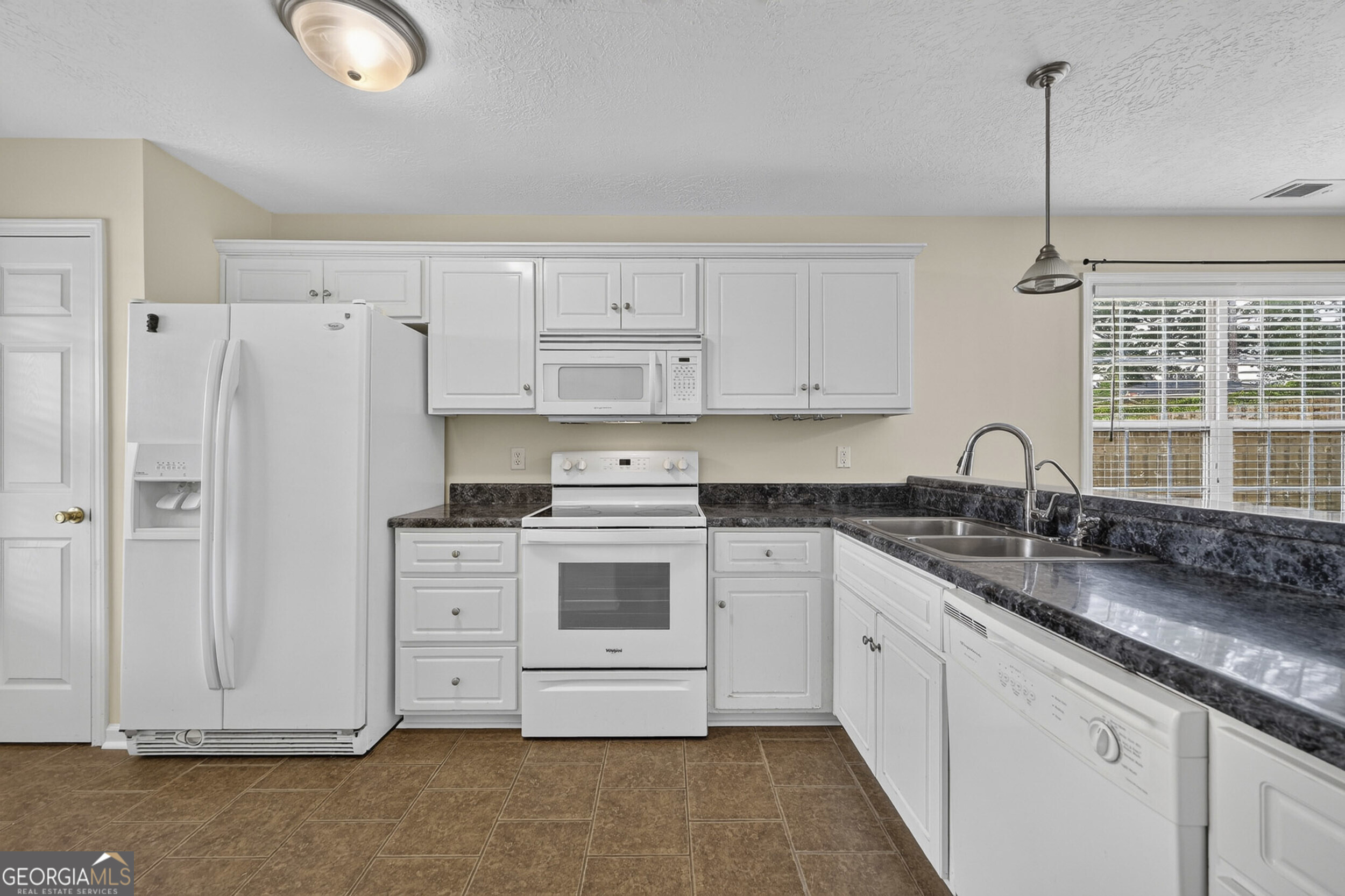 2123 Whitney South Drive Property Photo 10