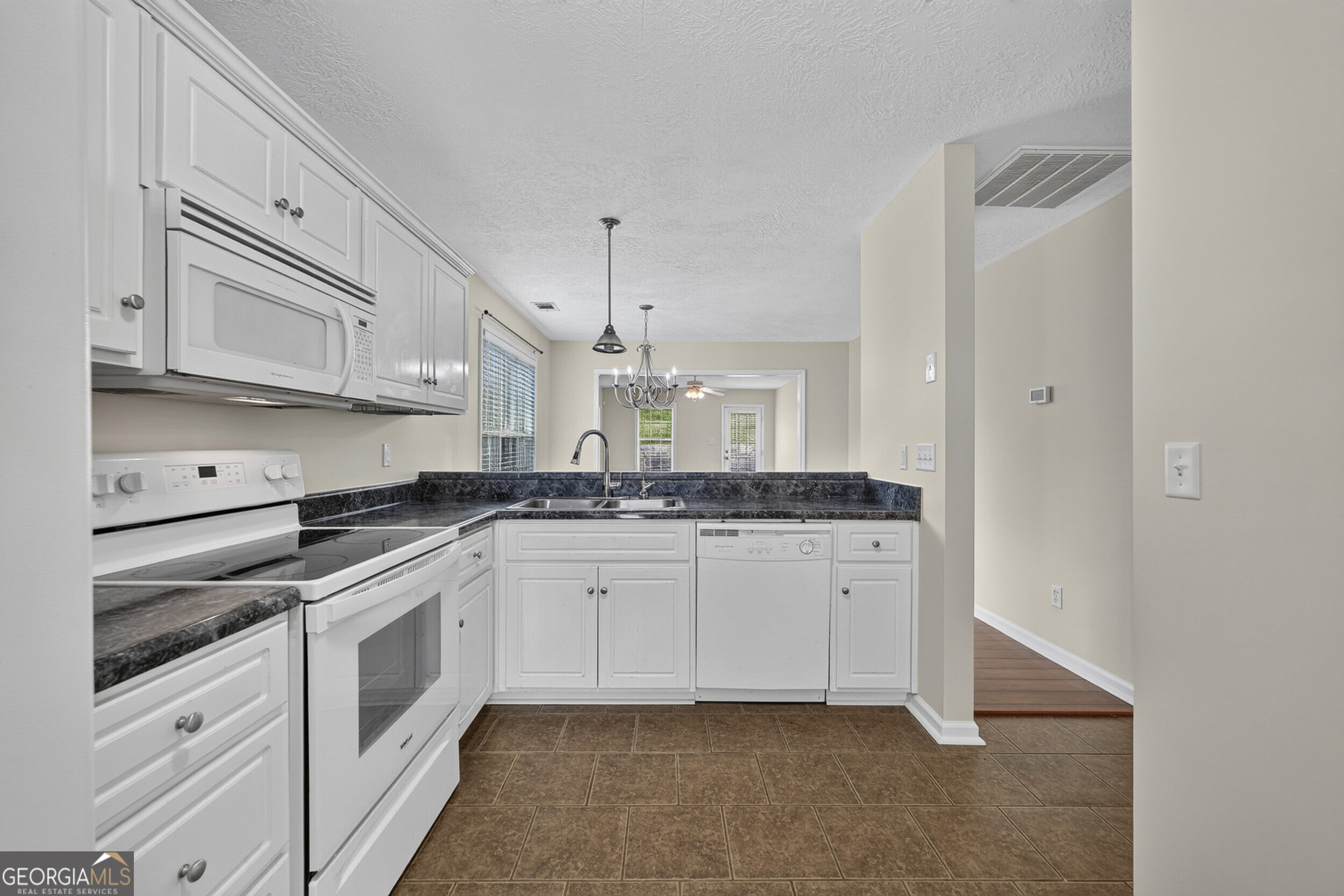 2123 Whitney South Drive Property Photo 11