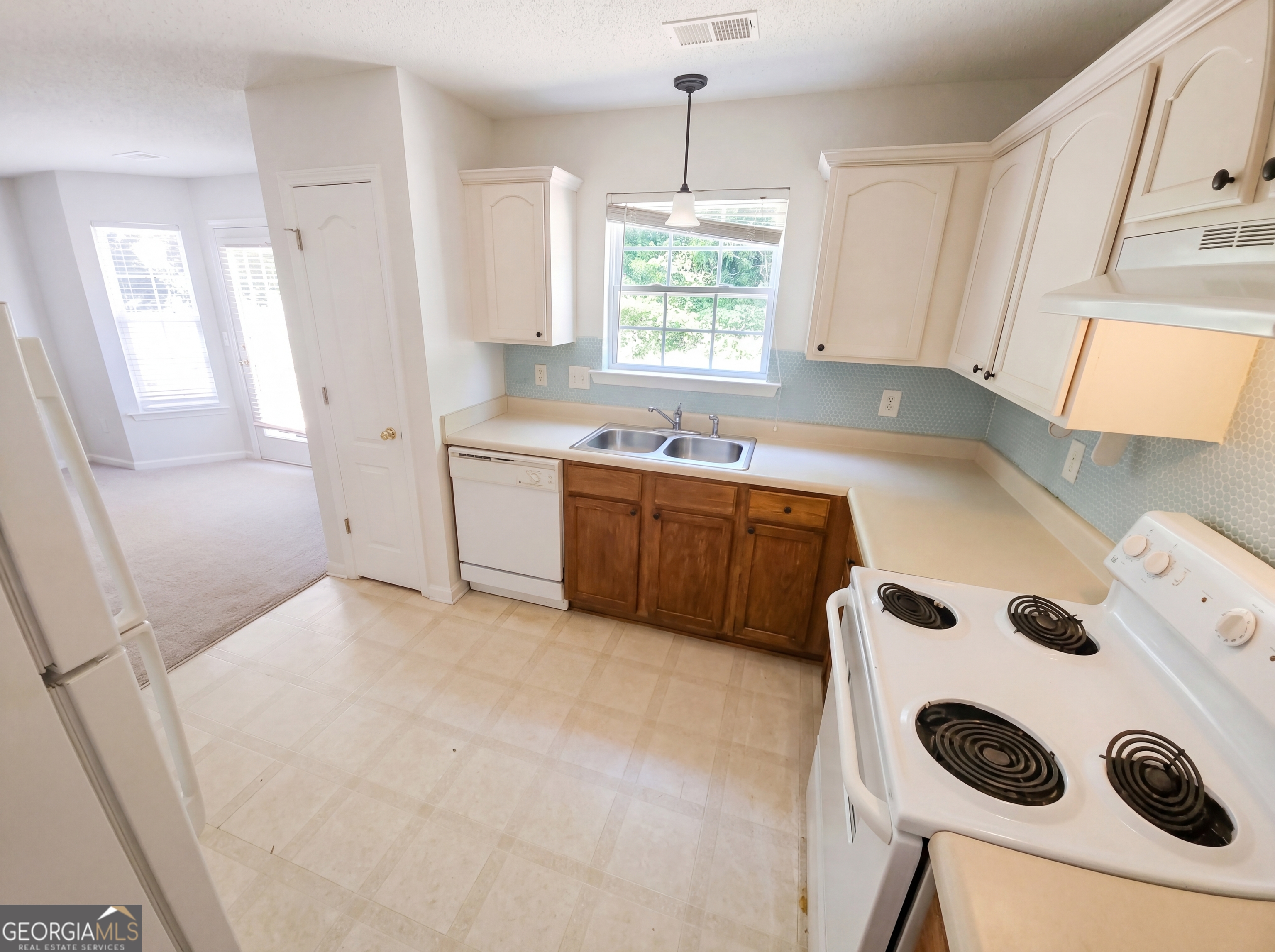 220 Fox Creek Boulevard Property Photo 2