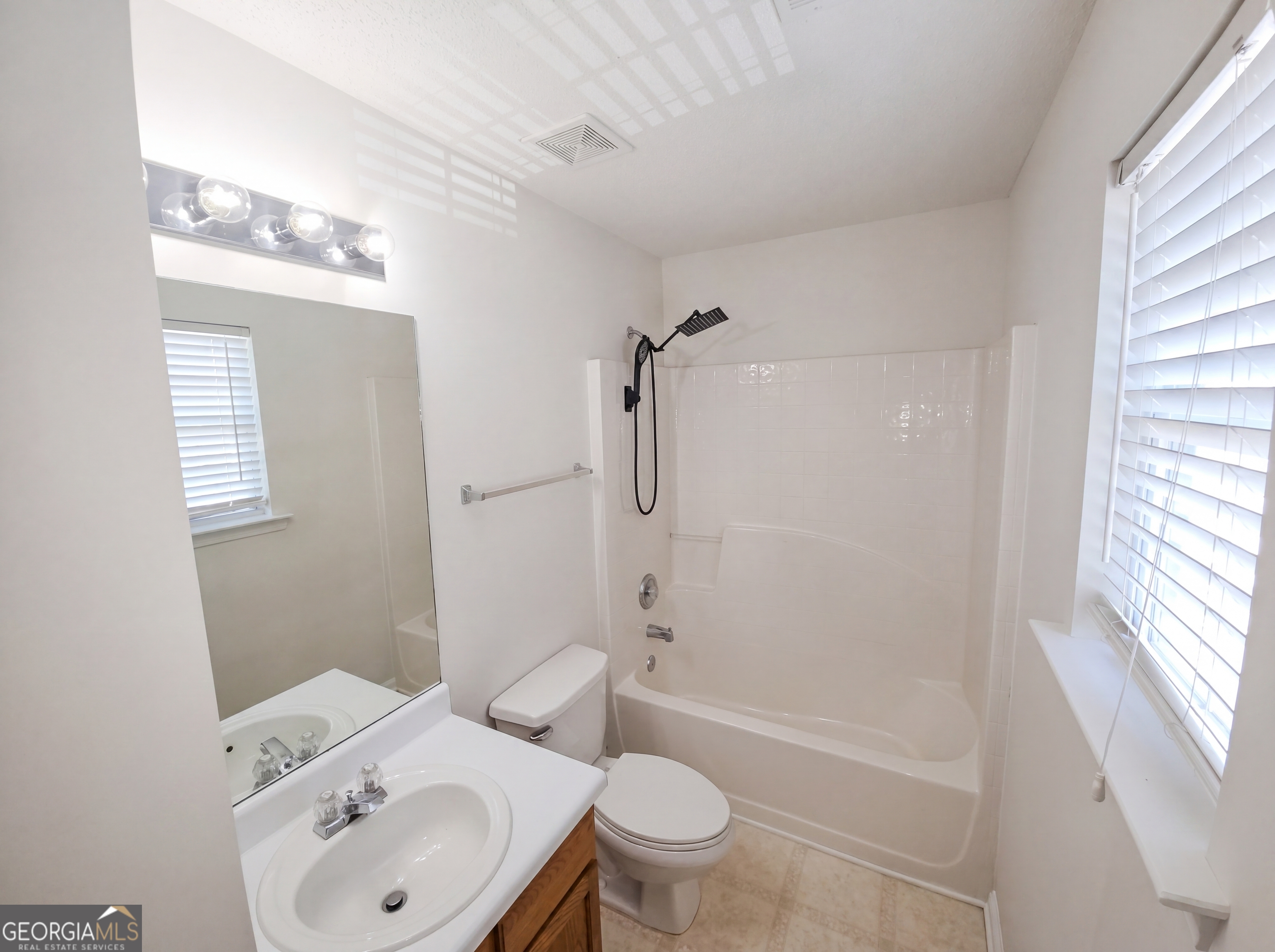 220 Fox Creek Boulevard Property Photo 12