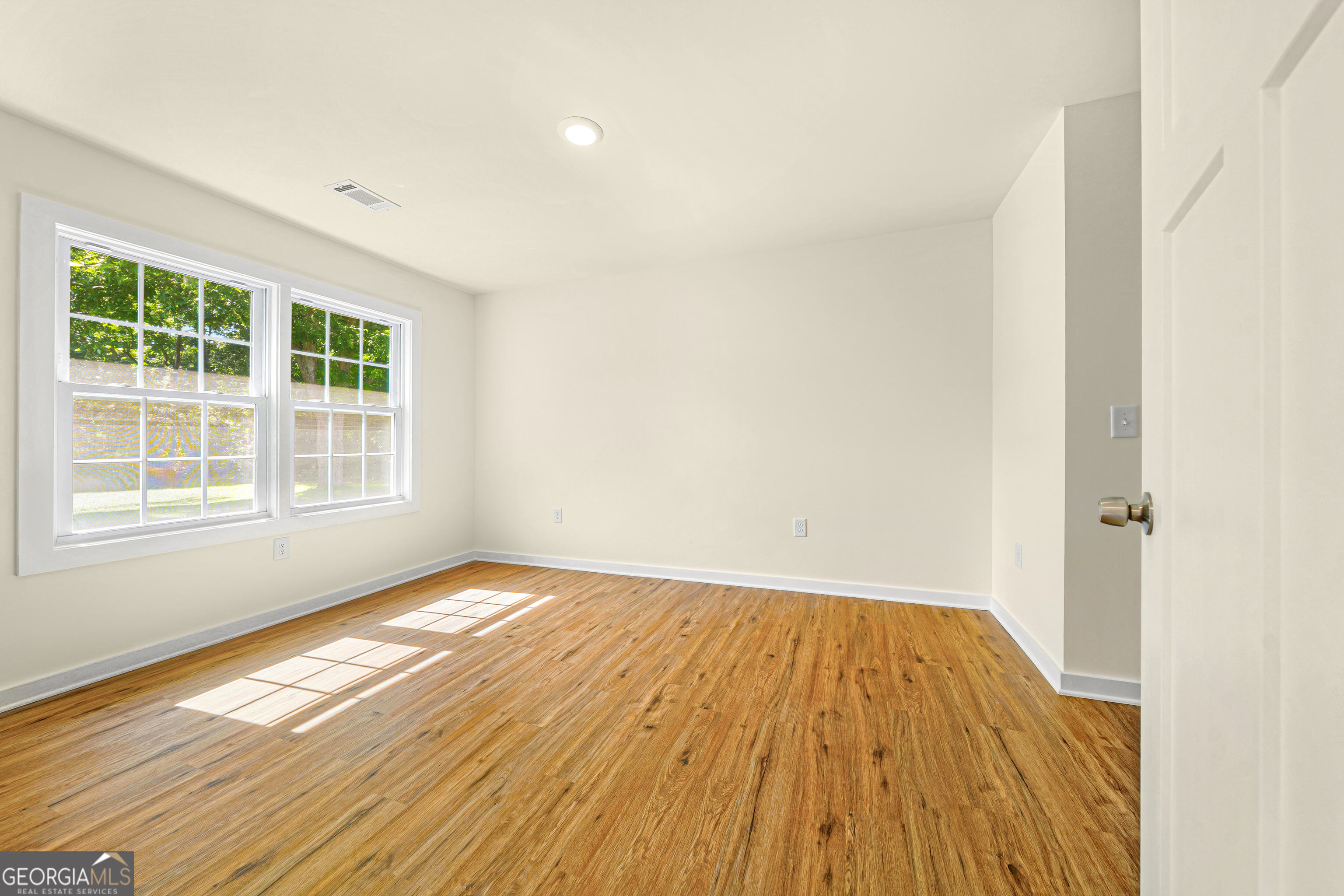 16 Elm Street Property Photo 5