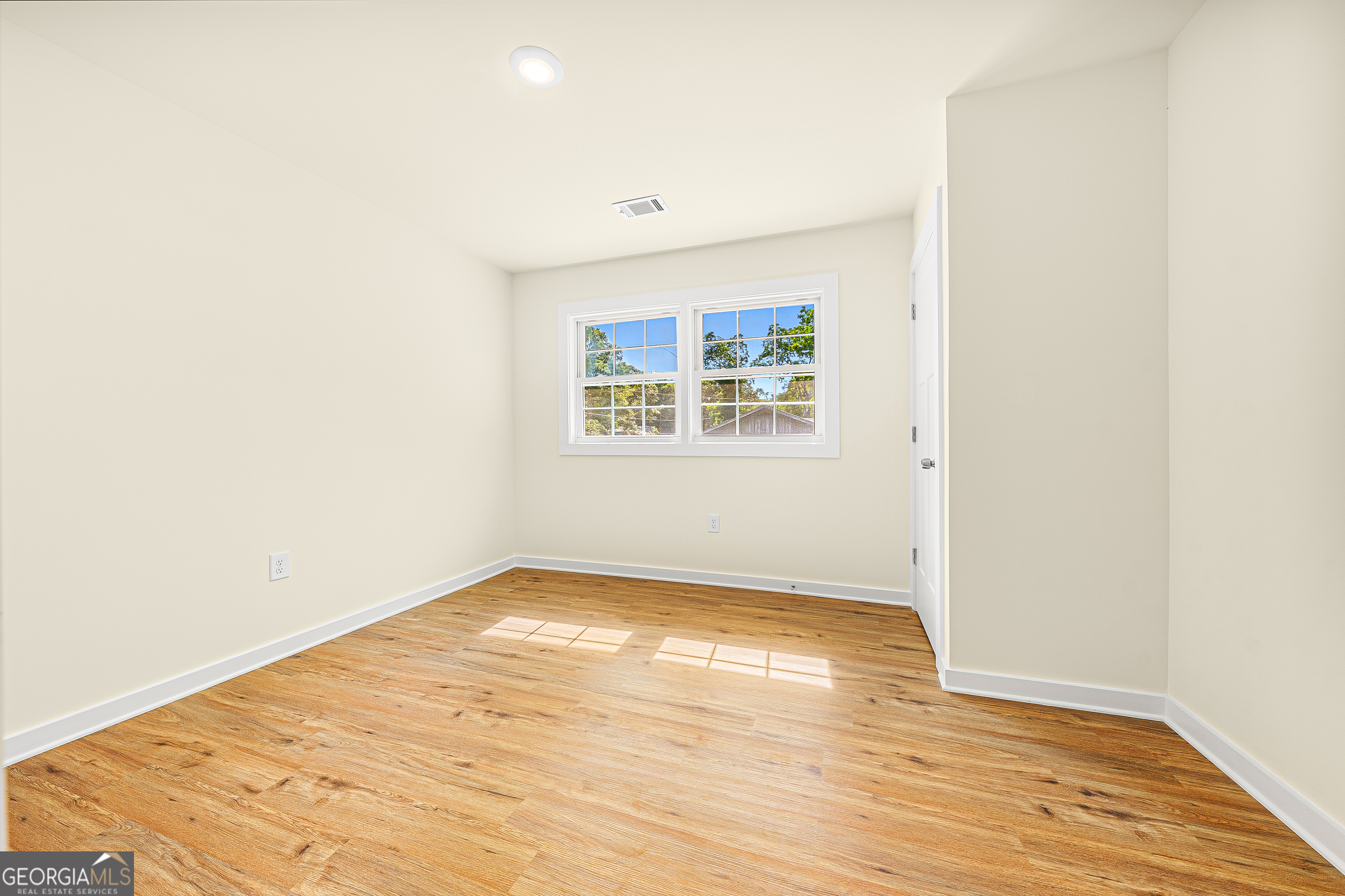 16 Elm Street Property Photo 7