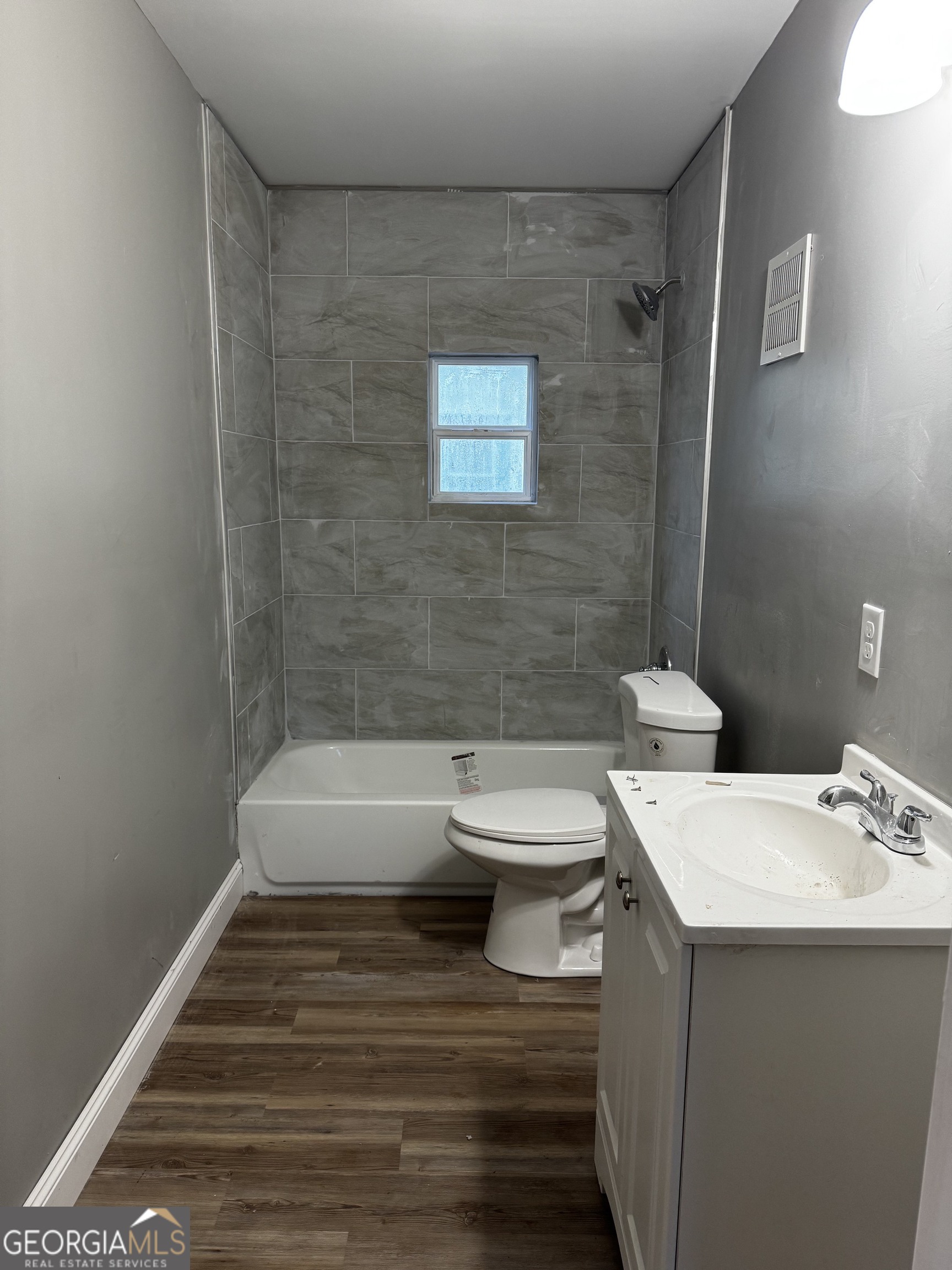 4301 Marion Avenue Property Photo 6