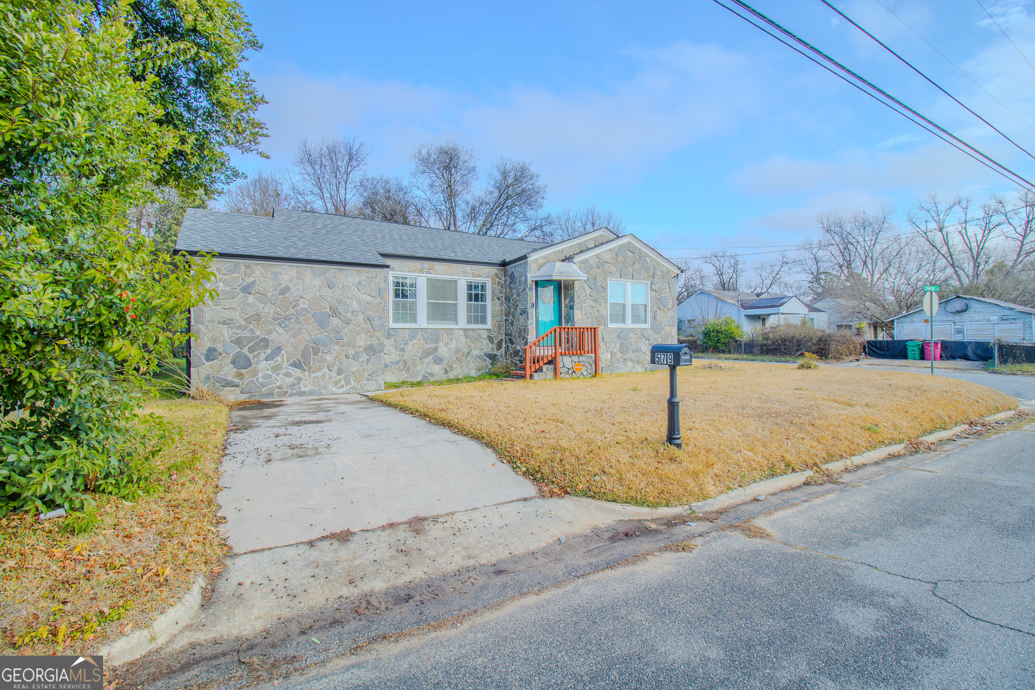 579 Lynmore Avenue Property Photo 2