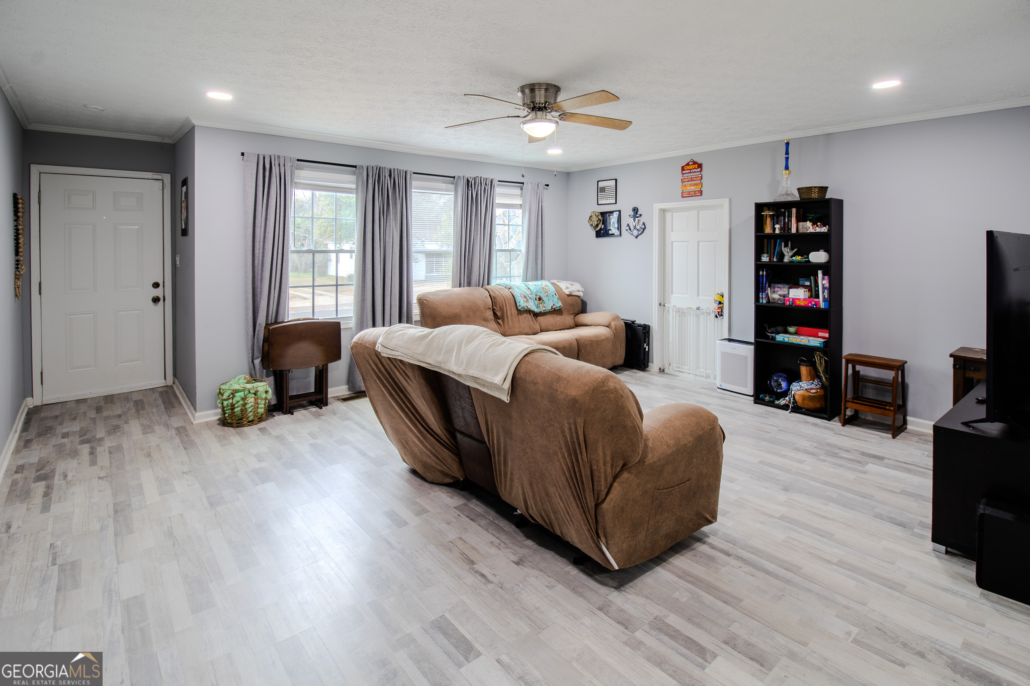 579 Lynmore Avenue Property Photo 3