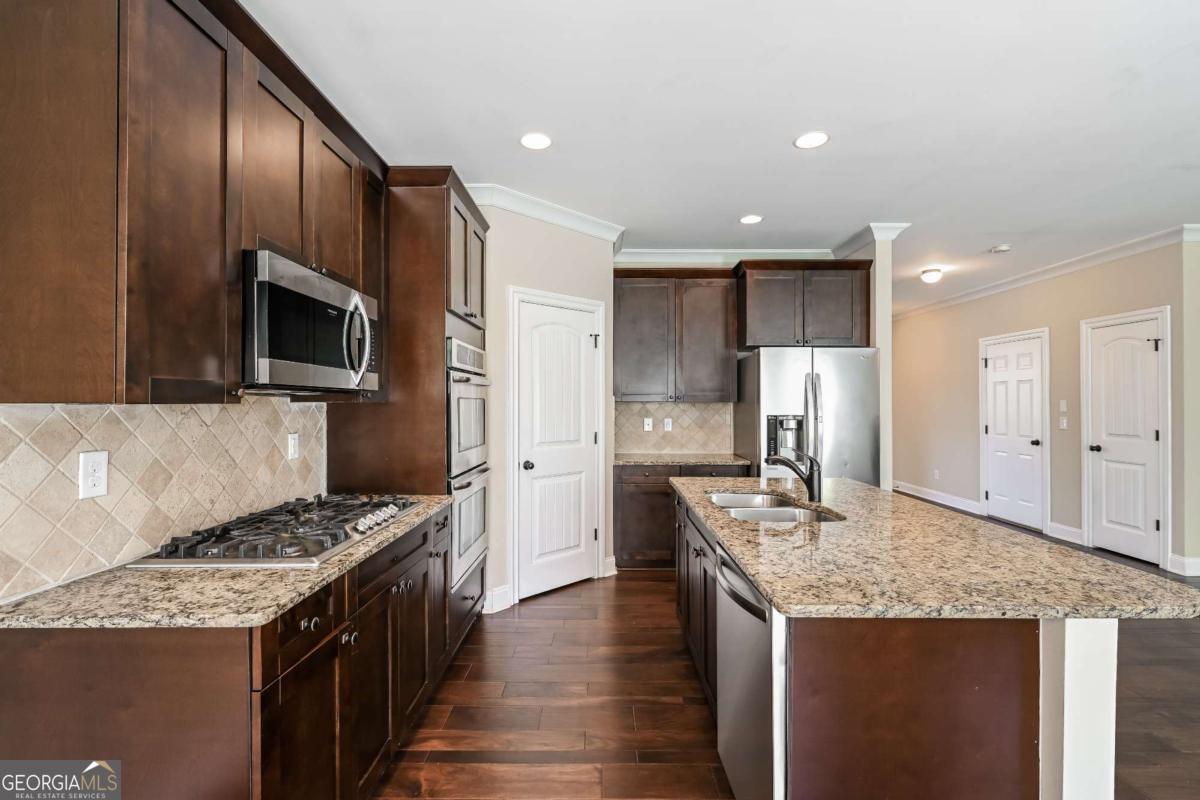 2901 Canyon Glen Way Property Photo 4