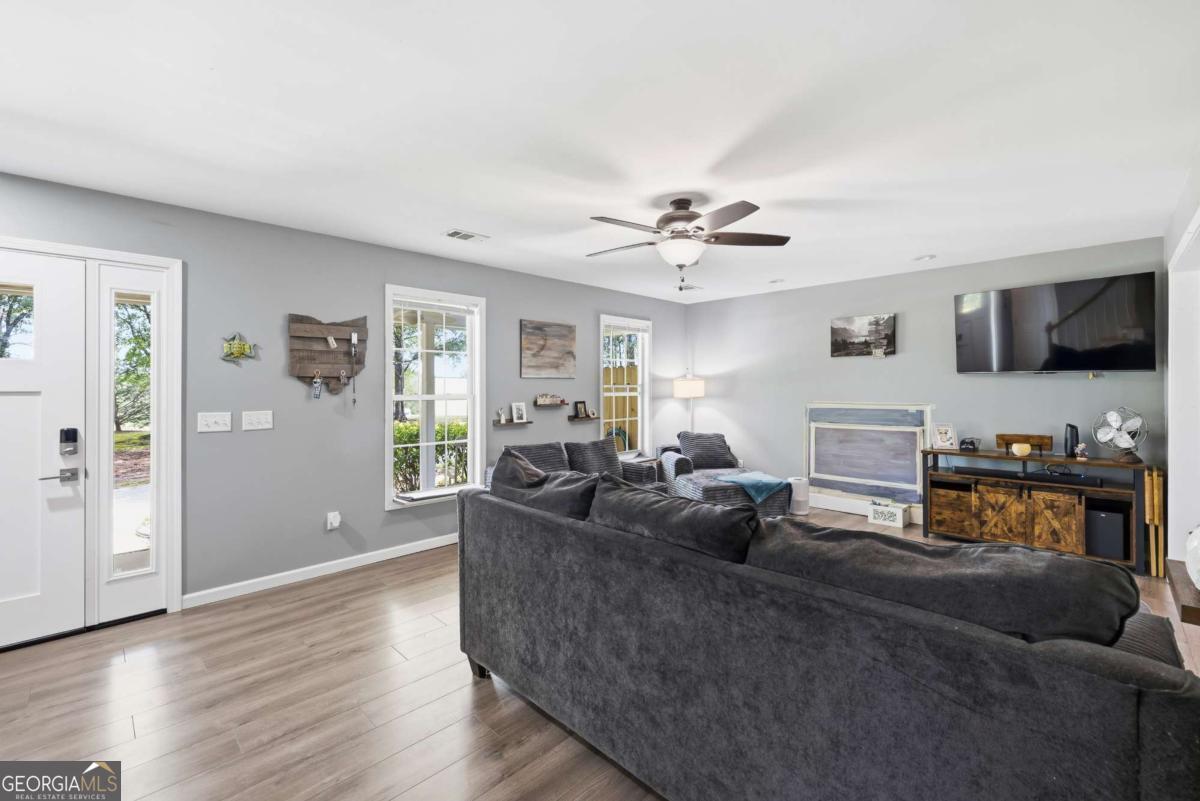 284 Poplar Creek Road Property Photo 8