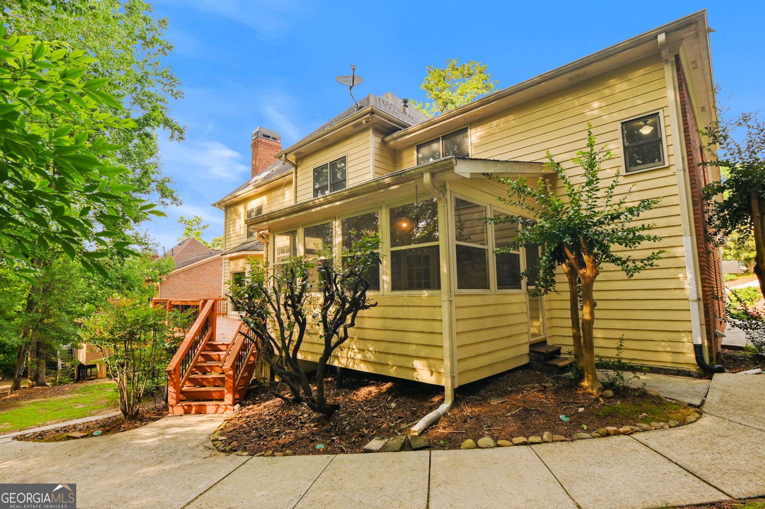 5415 Hampstead Way Property Photo 4