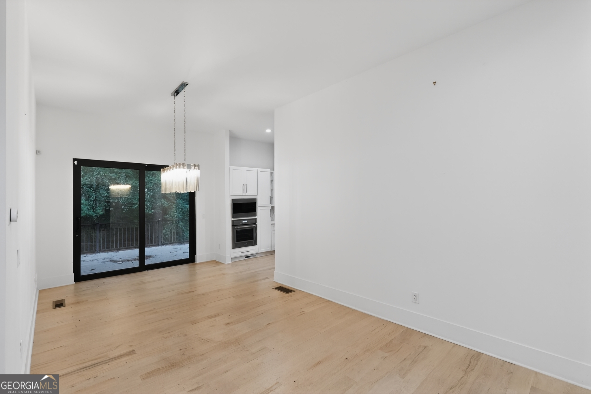5285 Mount Vernon Parkway Property Photo 7