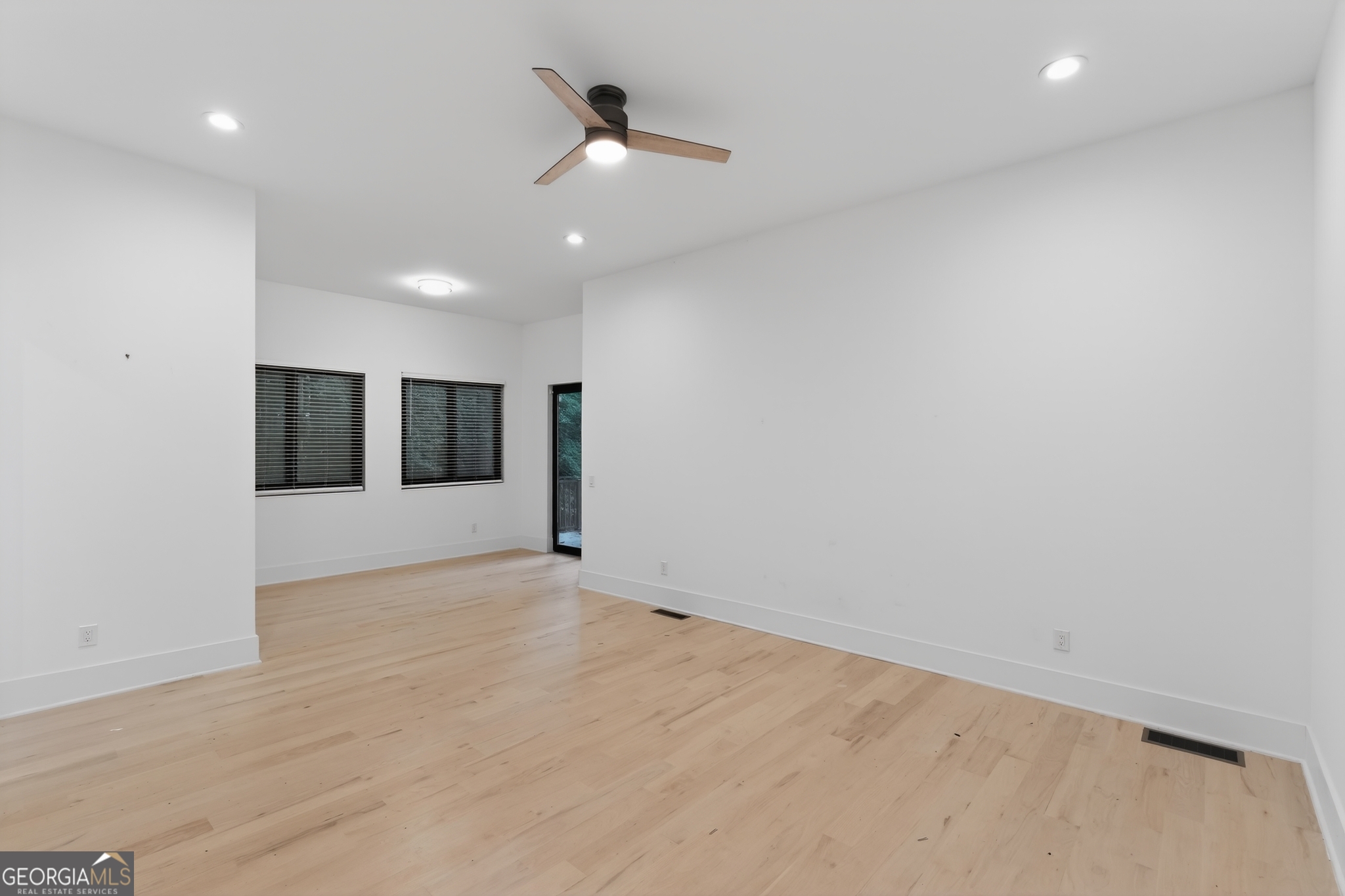 5285 Mount Vernon Parkway Property Photo 9