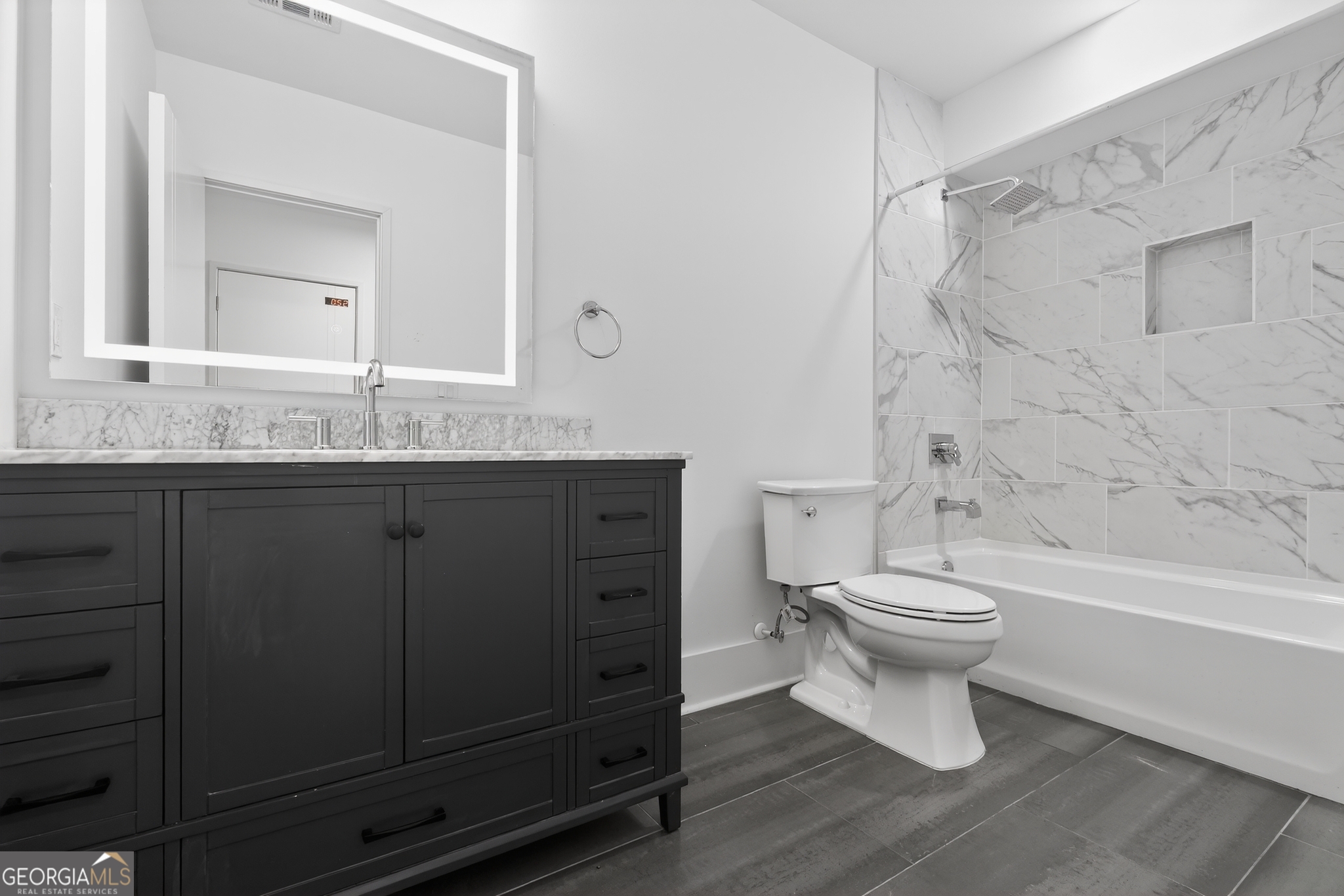 5285 Mount Vernon Parkway Property Photo 13