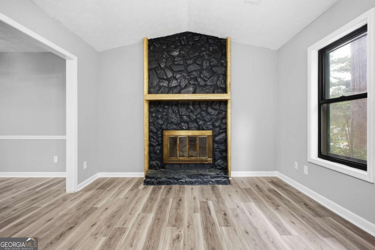 2857 Cherokee Cove Property Photo 4