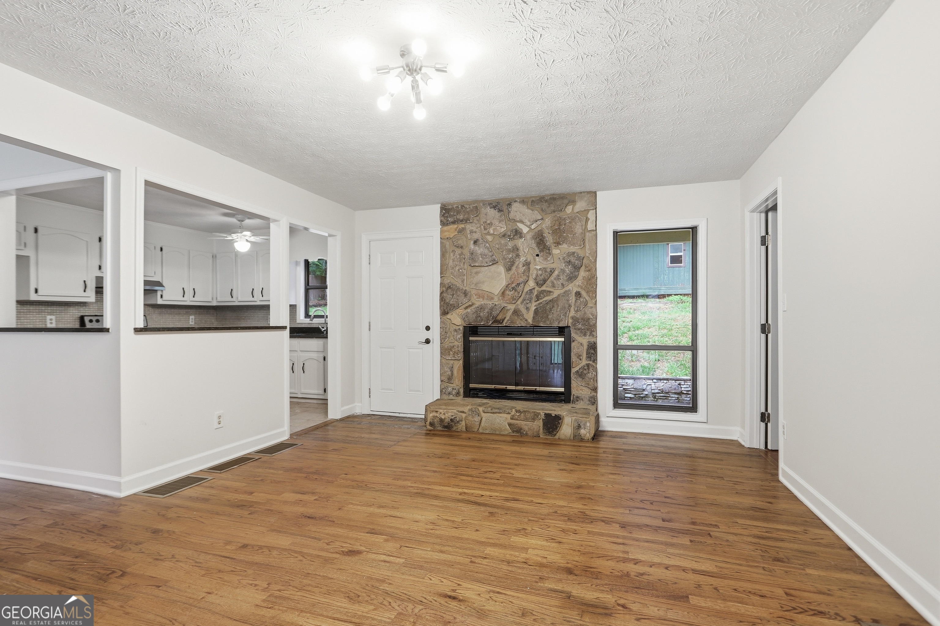3634 N Hampton Drive Nw Property Photo 4