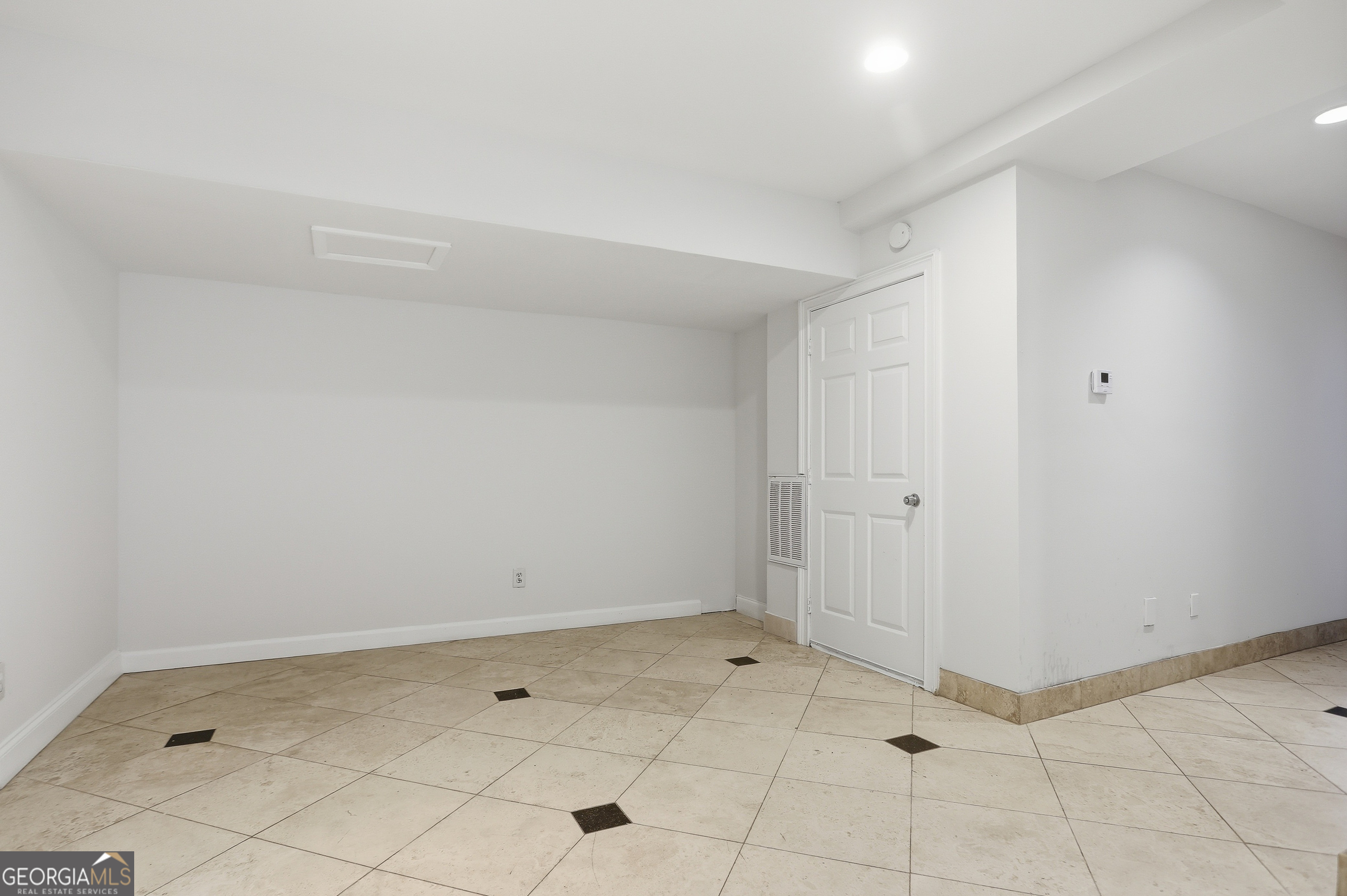 3634 N Hampton Drive Nw Property Photo 16