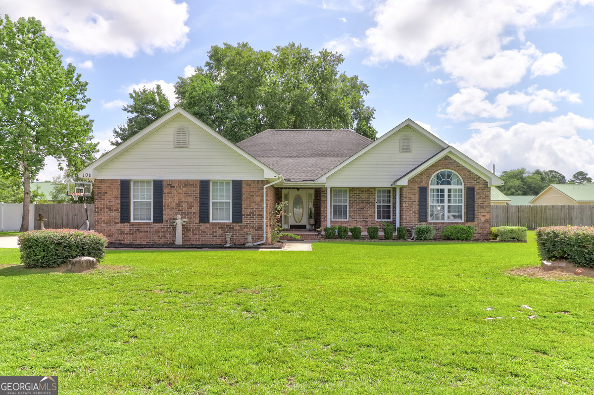 106 Oxford Circle Property Photo 1