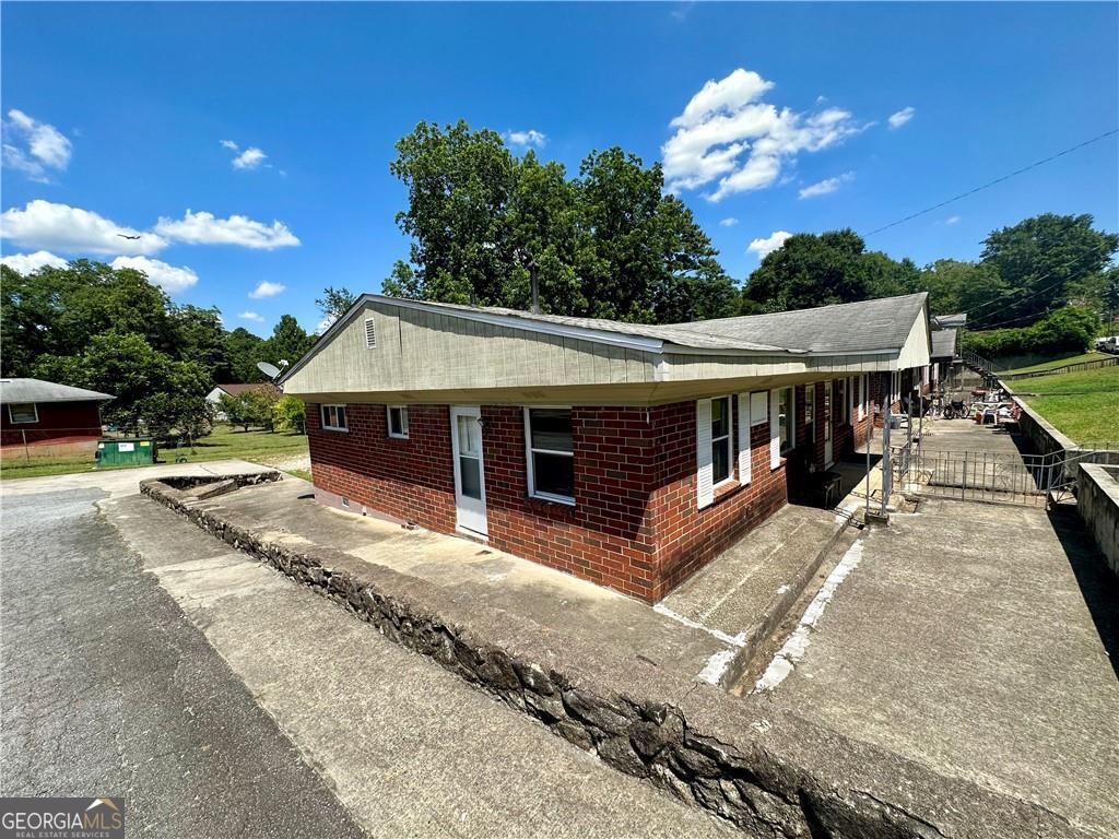 718 Hill Street Property Photo 3