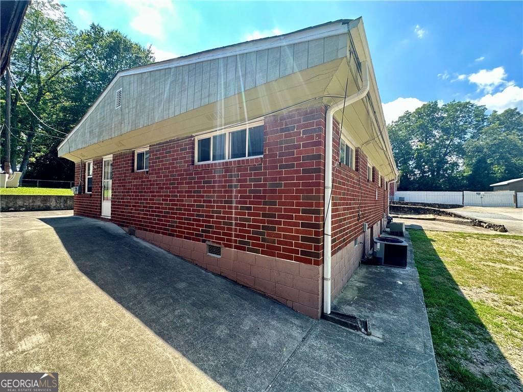 718 Hill Street Property Photo 7