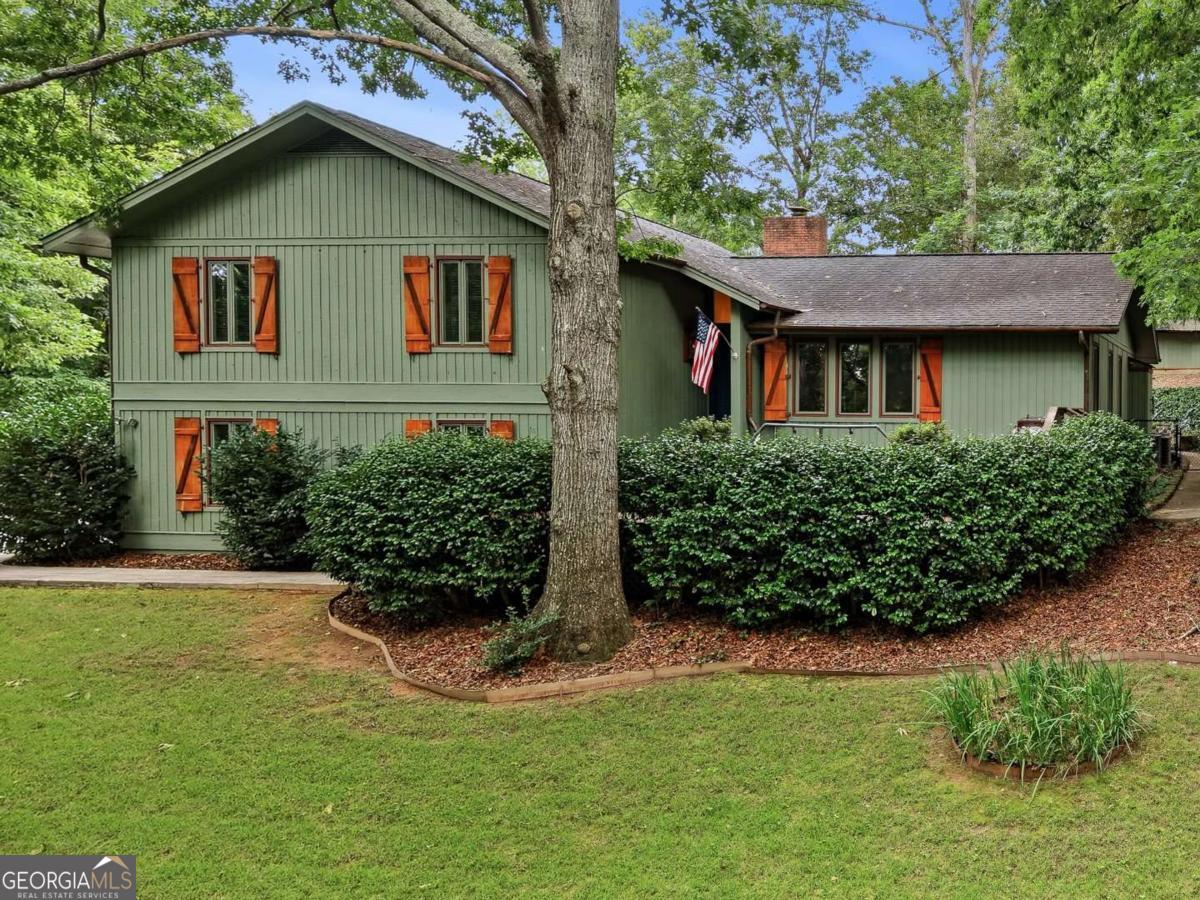 2033 Riverwood Drive Property Photo 1