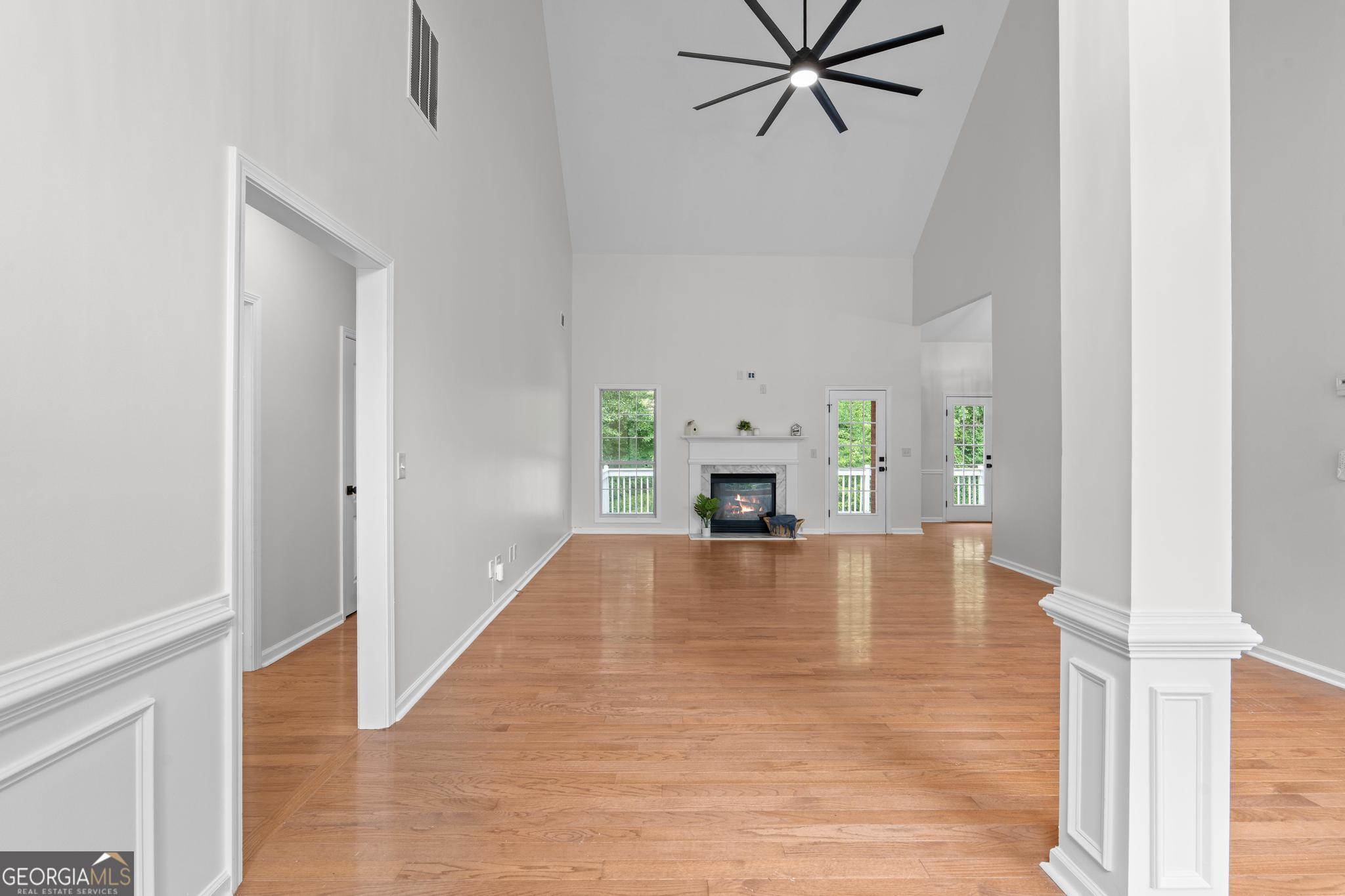 1048 Crown River Parkway Property Photo 2
