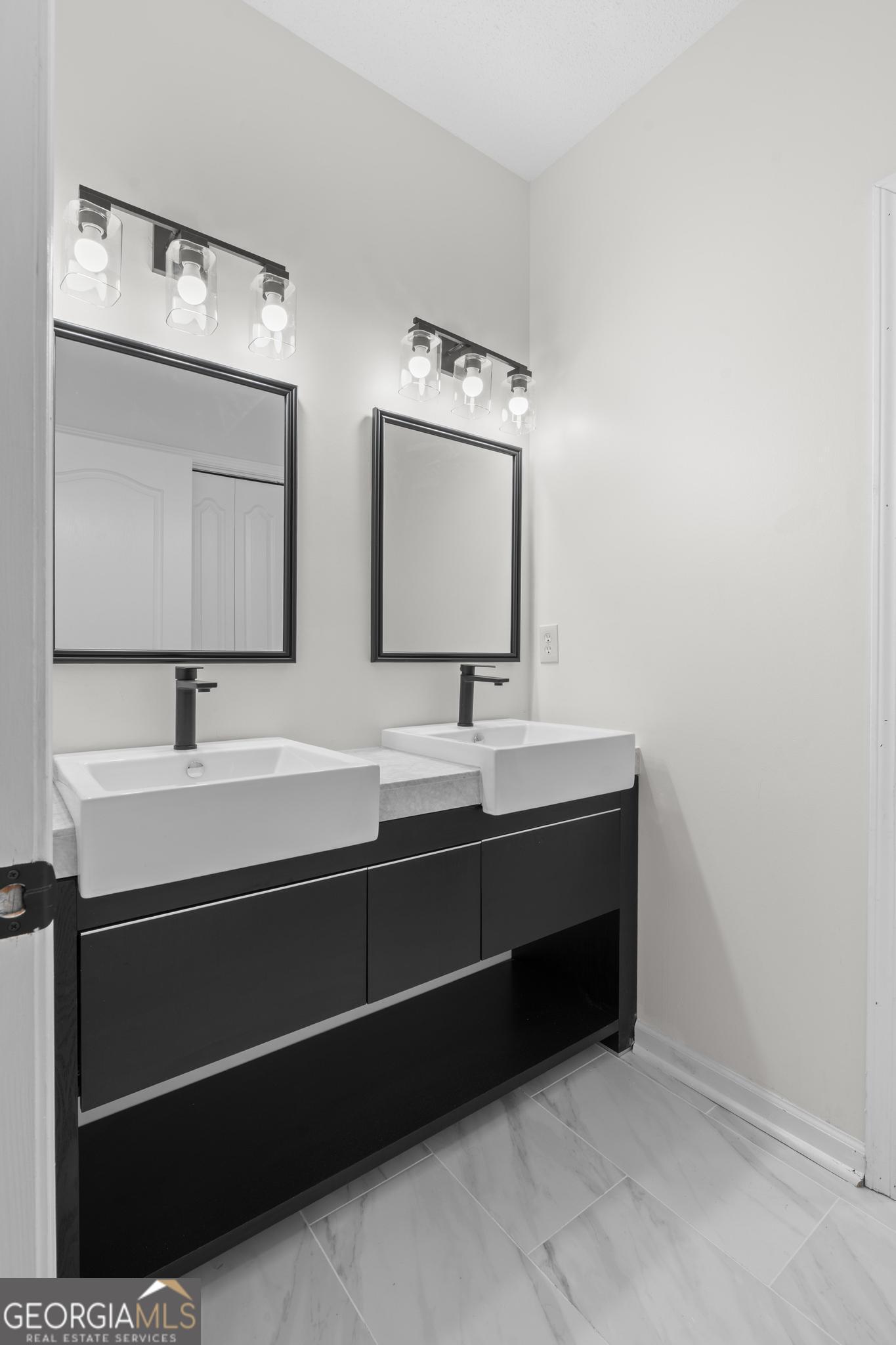 1048 Crown River Parkway Property Photo 32