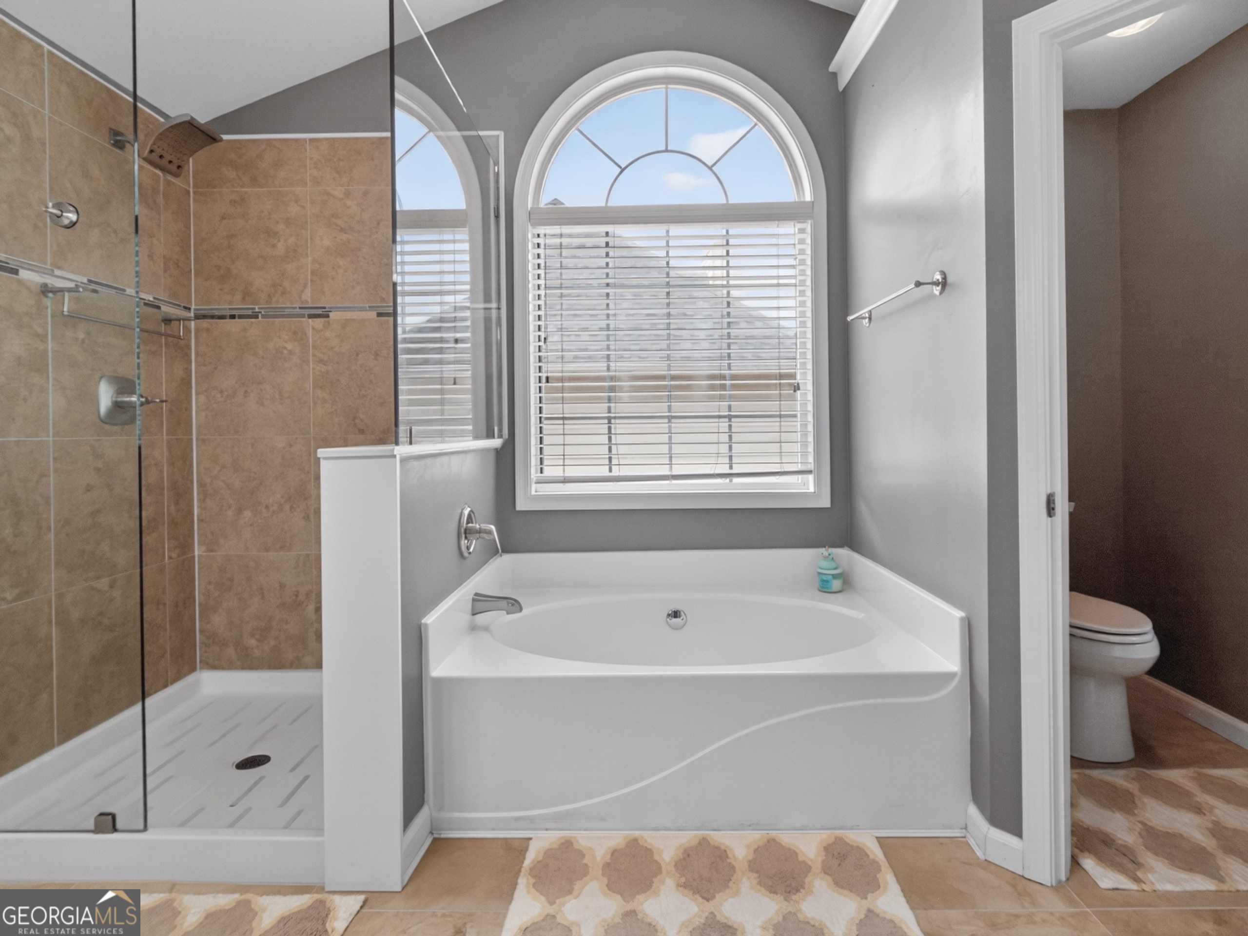 807 Edgeley Lane Property Photo 4