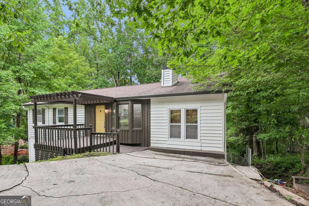 2272 Vistamont Drive Property Photo 2
