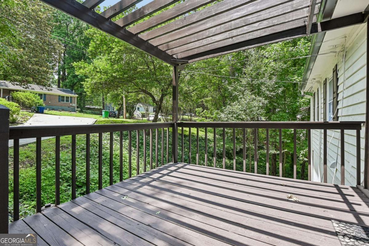 2272 Vistamont Drive Property Photo 3