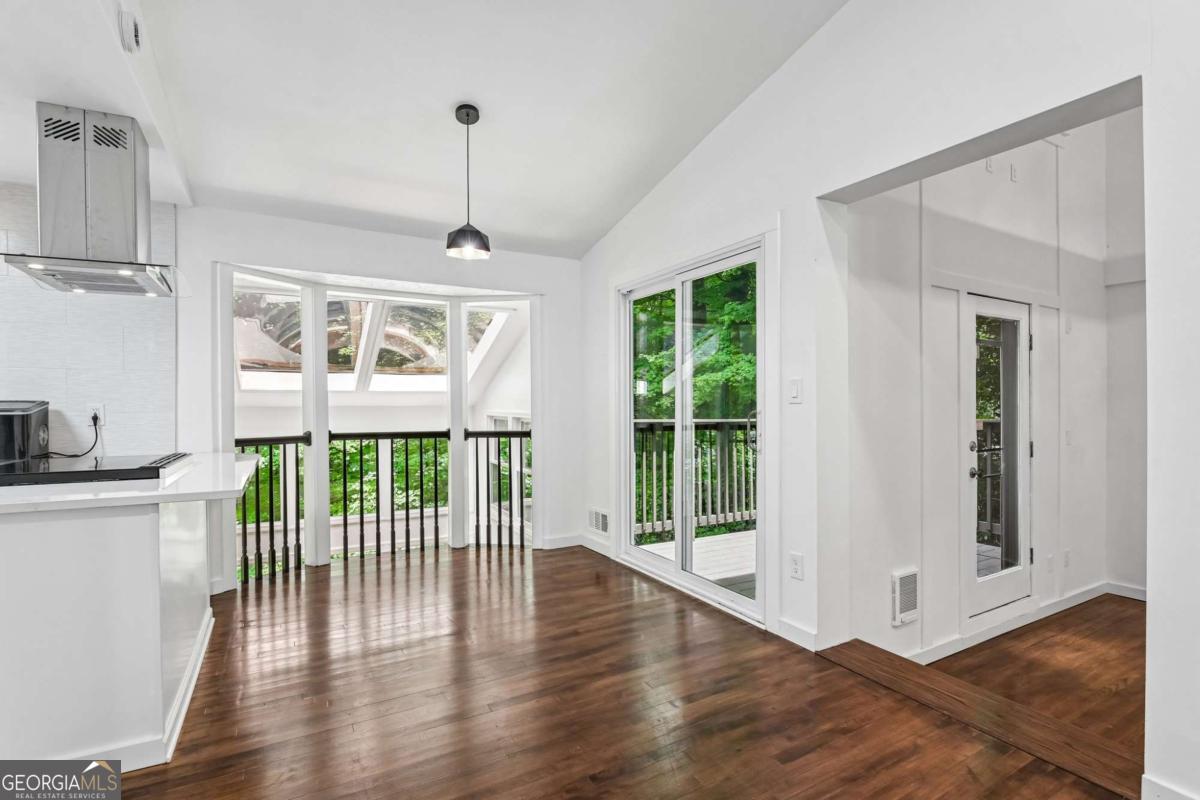 2272 Vistamont Drive Property Photo 14