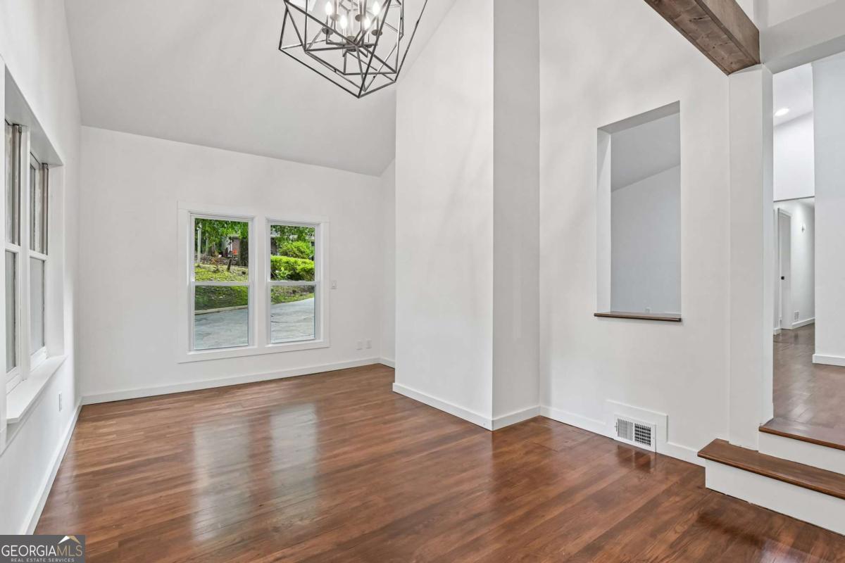 2272 Vistamont Drive Property Photo 17