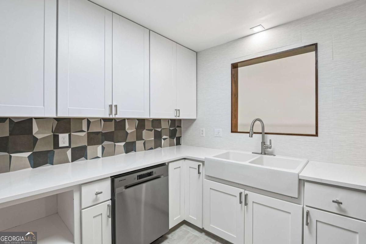 2272 Vistamont Drive Property Photo 21