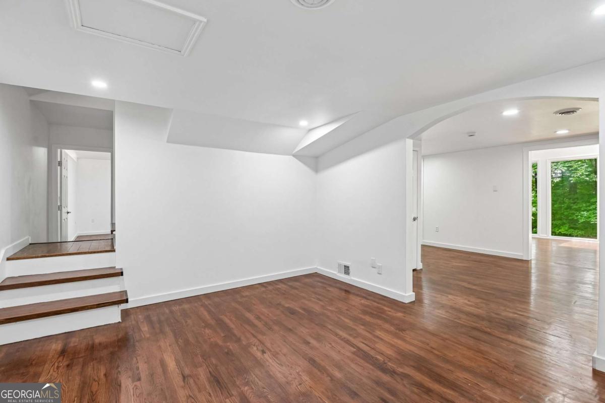 2272 Vistamont Drive Property Photo 39