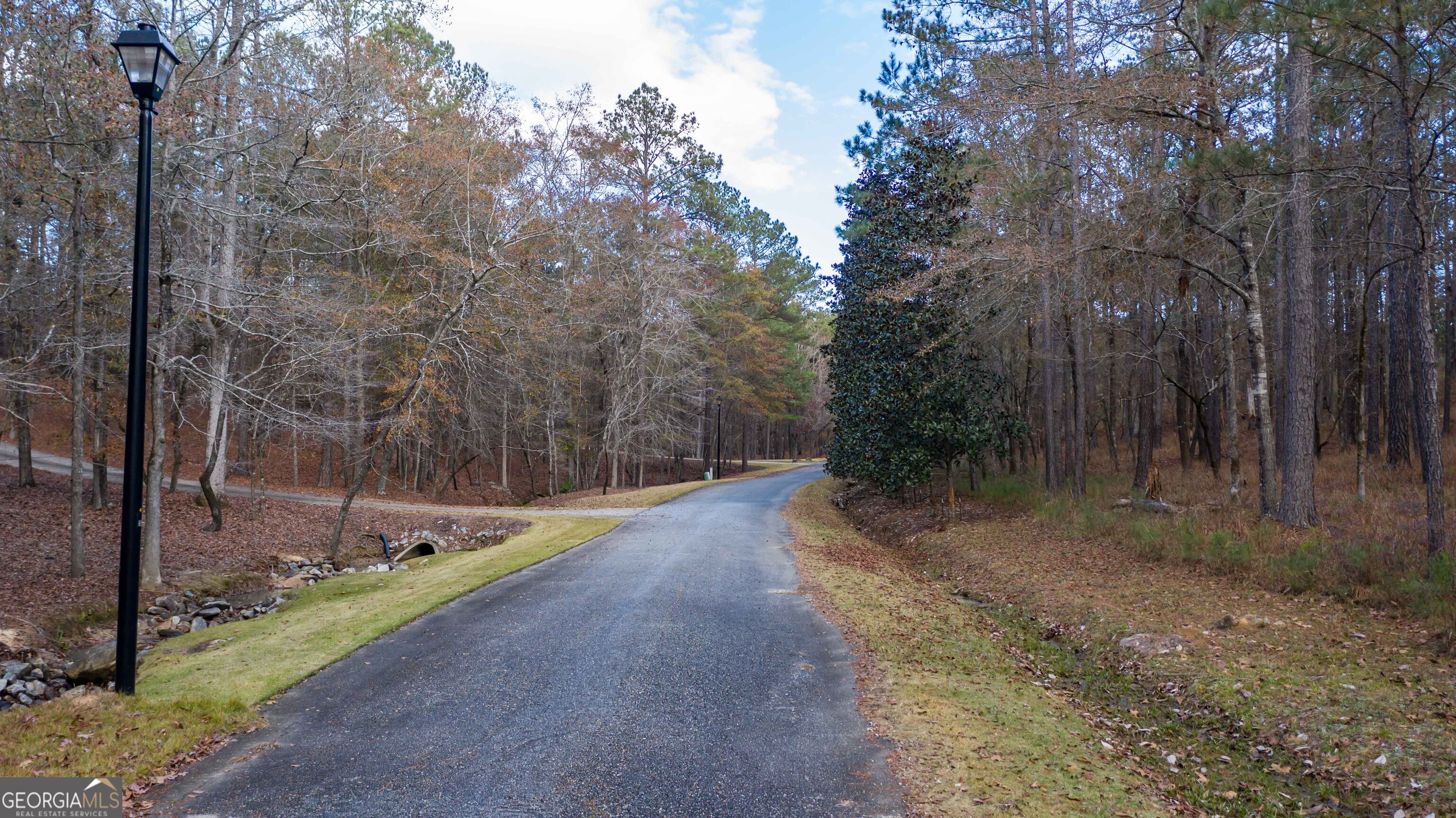 7600 Rolling Bend Road Property Photo 8