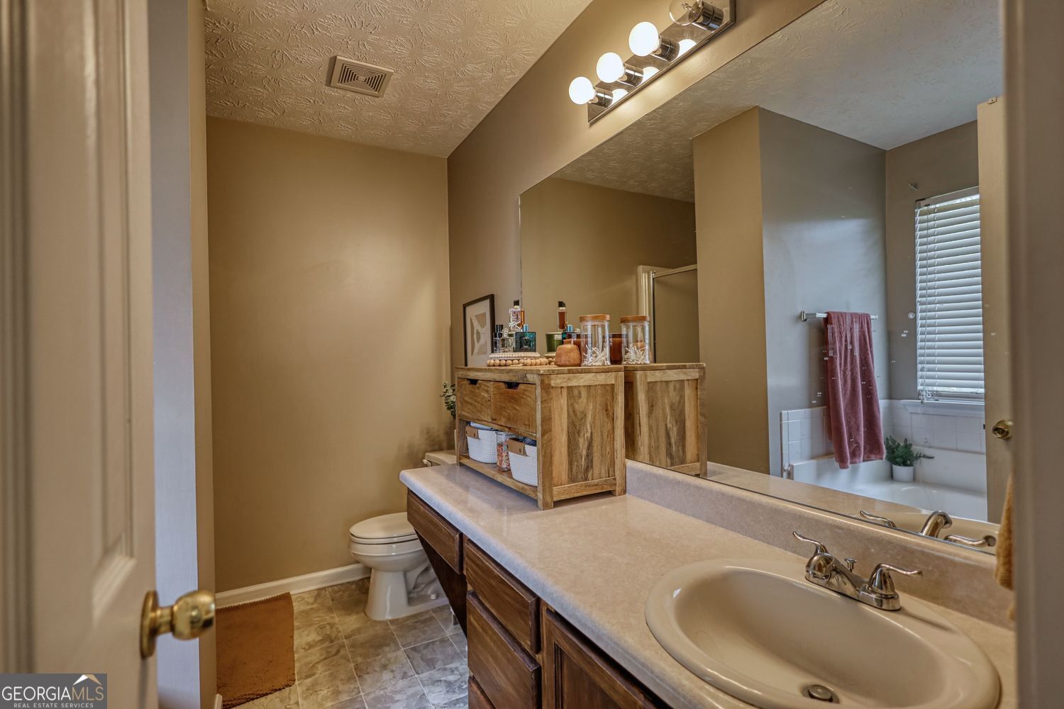605 Dakota Street Property Photo 25