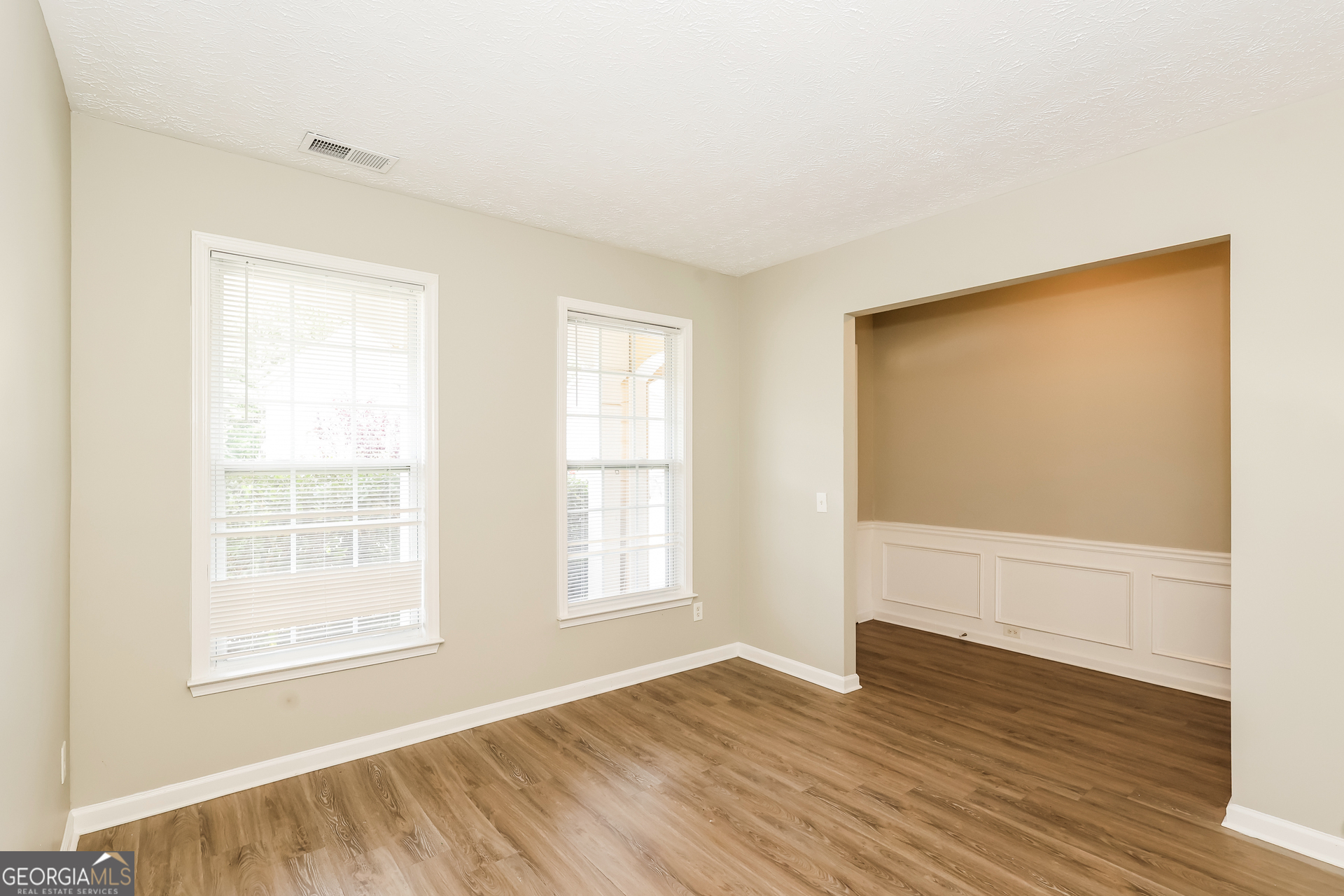 8931 Crestview Circle Property Photo 3
