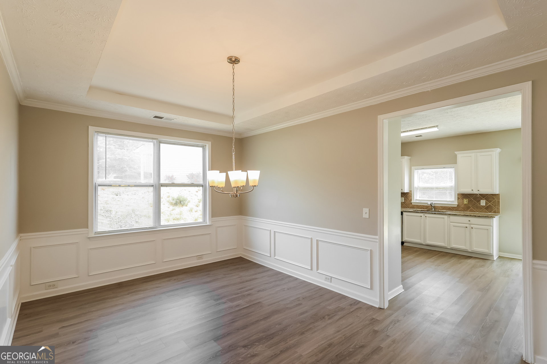 8931 Crestview Circle Property Photo 4