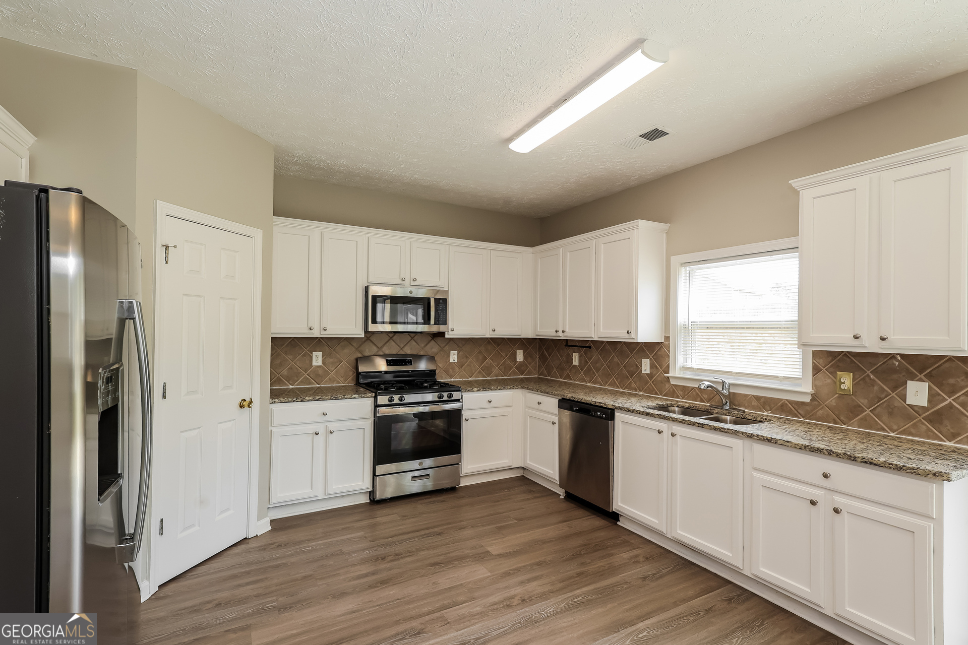 8931 Crestview Circle Property Photo 5