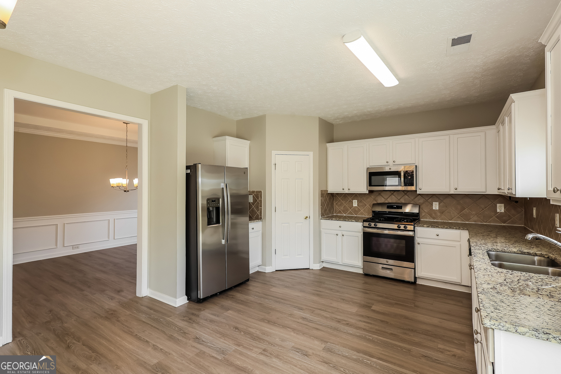 8931 Crestview Circle Property Photo 6