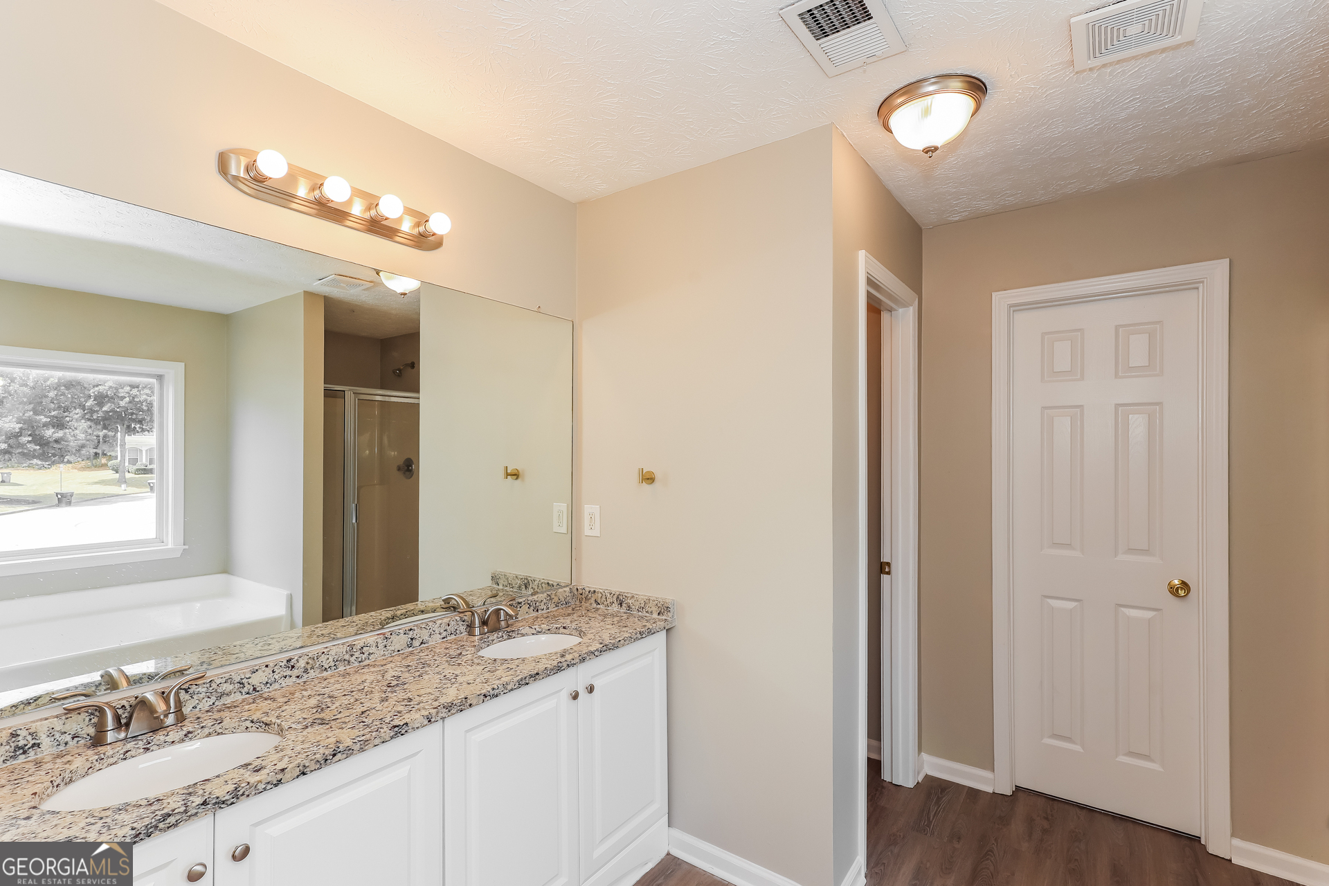 8931 Crestview Circle Property Photo 11