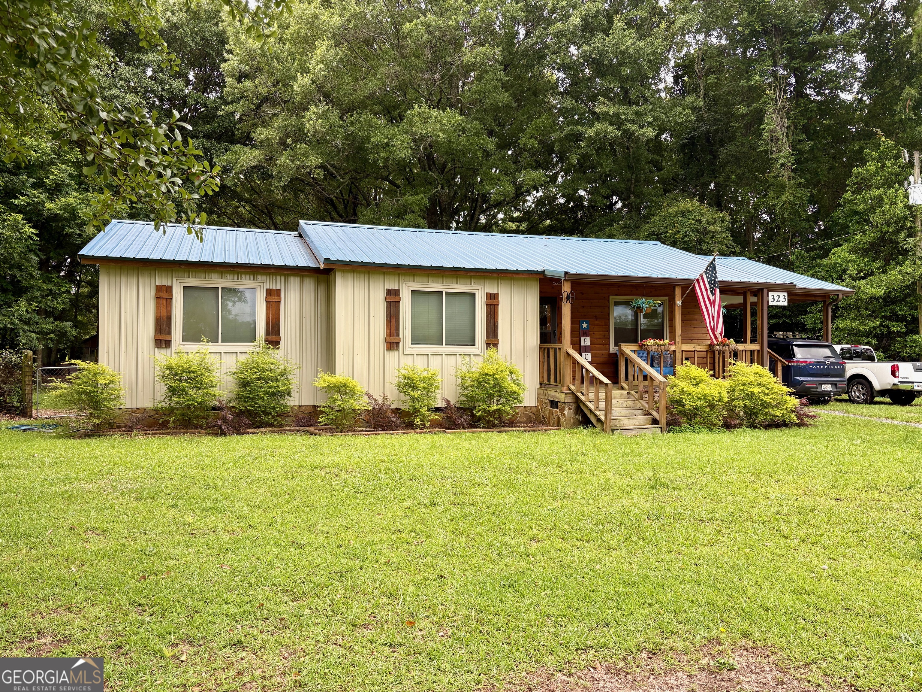 323 Giles Road Property Photo 1