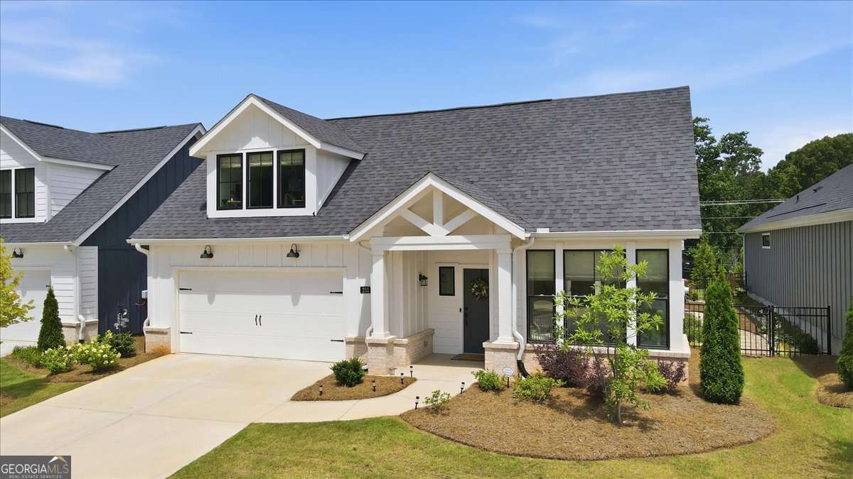252 Persimmon Drive Property Photo 3
