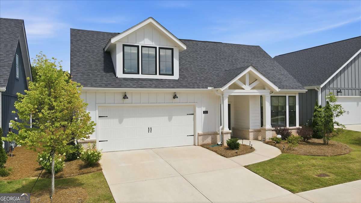 252 Persimmon Drive Property Photo 4