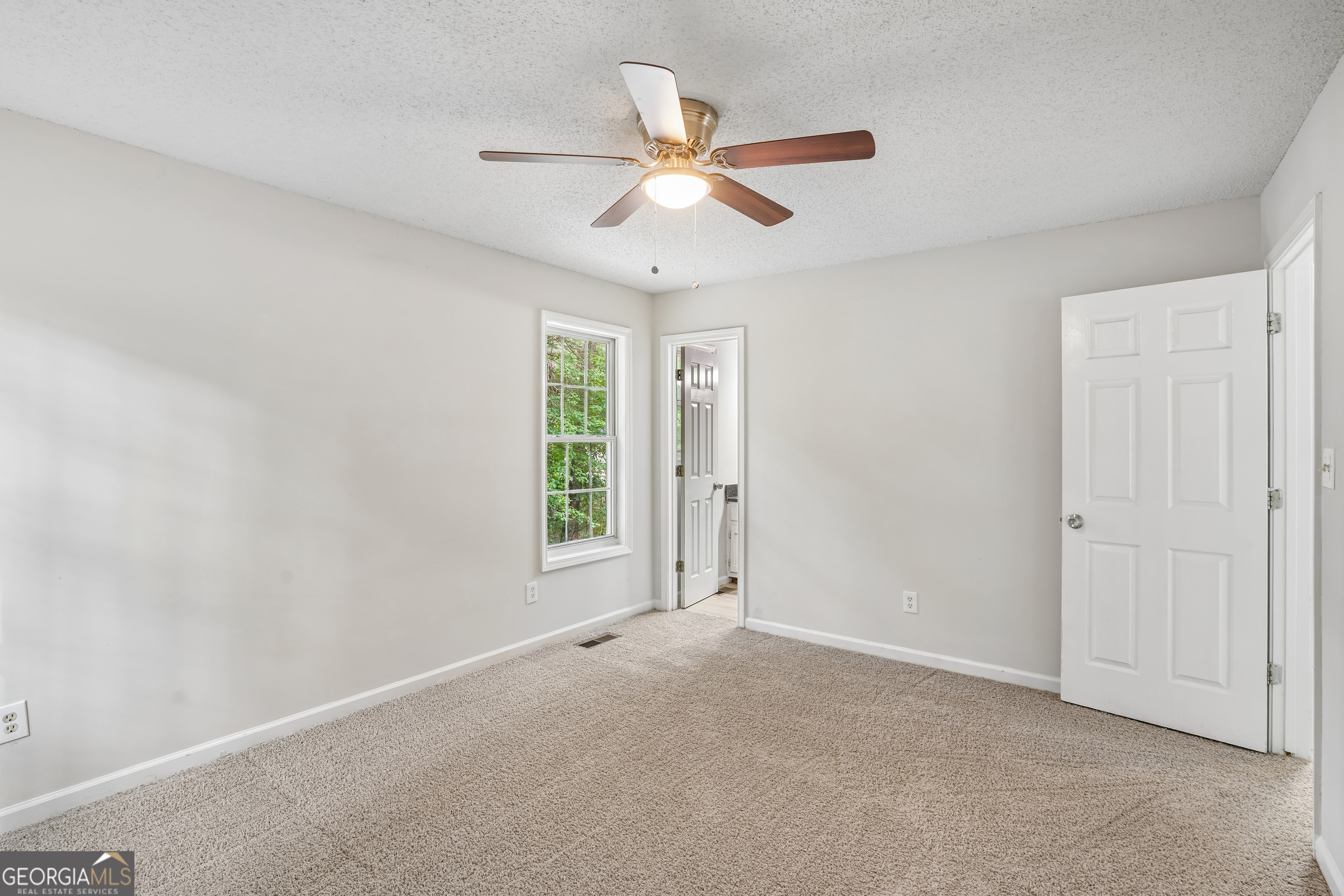 301 Madeline Way Property Photo 4