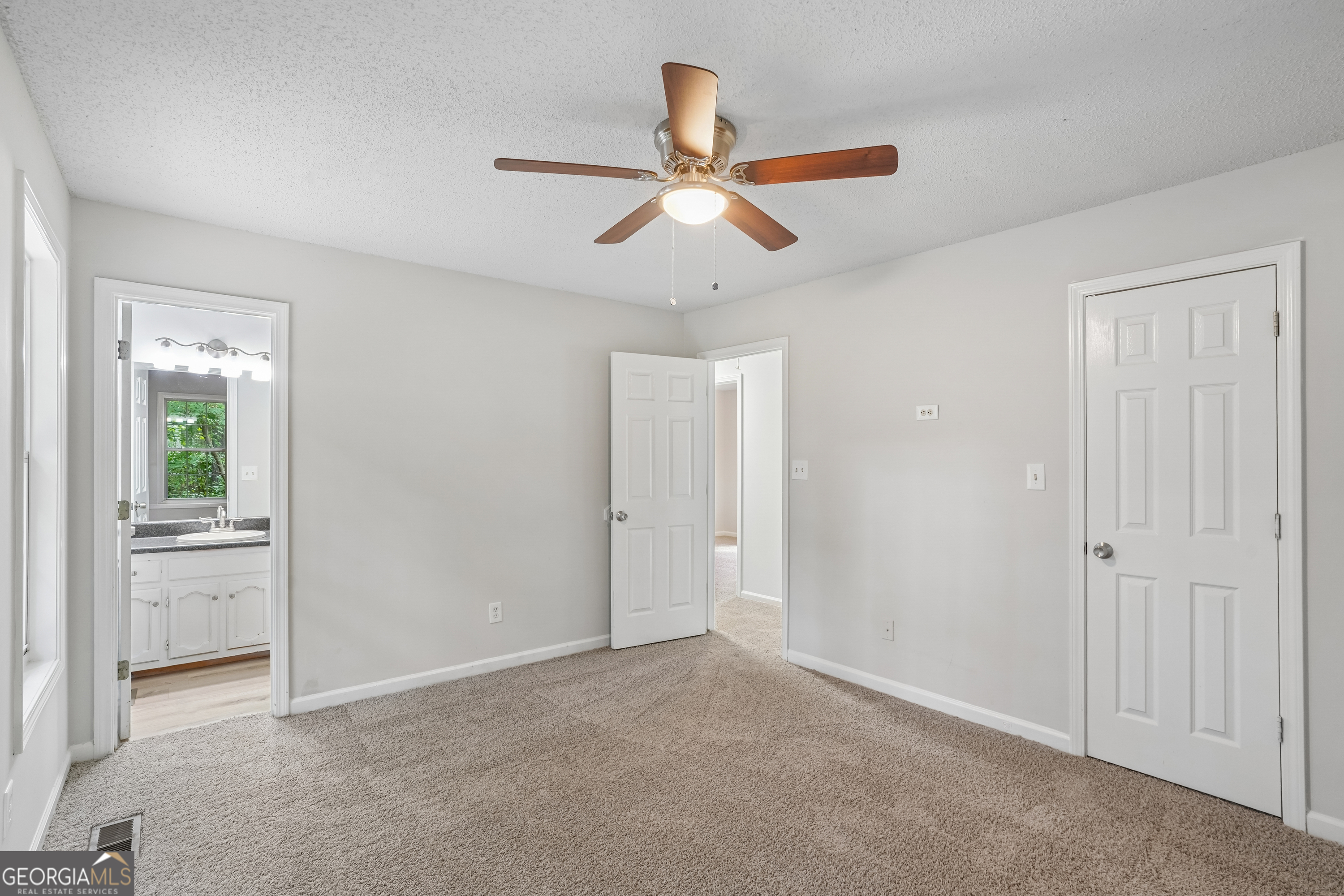 301 Madeline Way Property Photo 16
