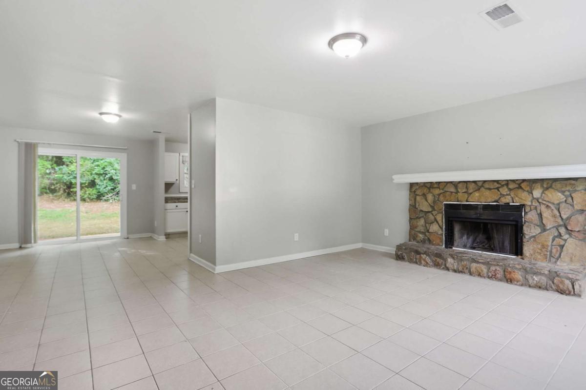 5202 Scarbrough Lane Property Photo 11
